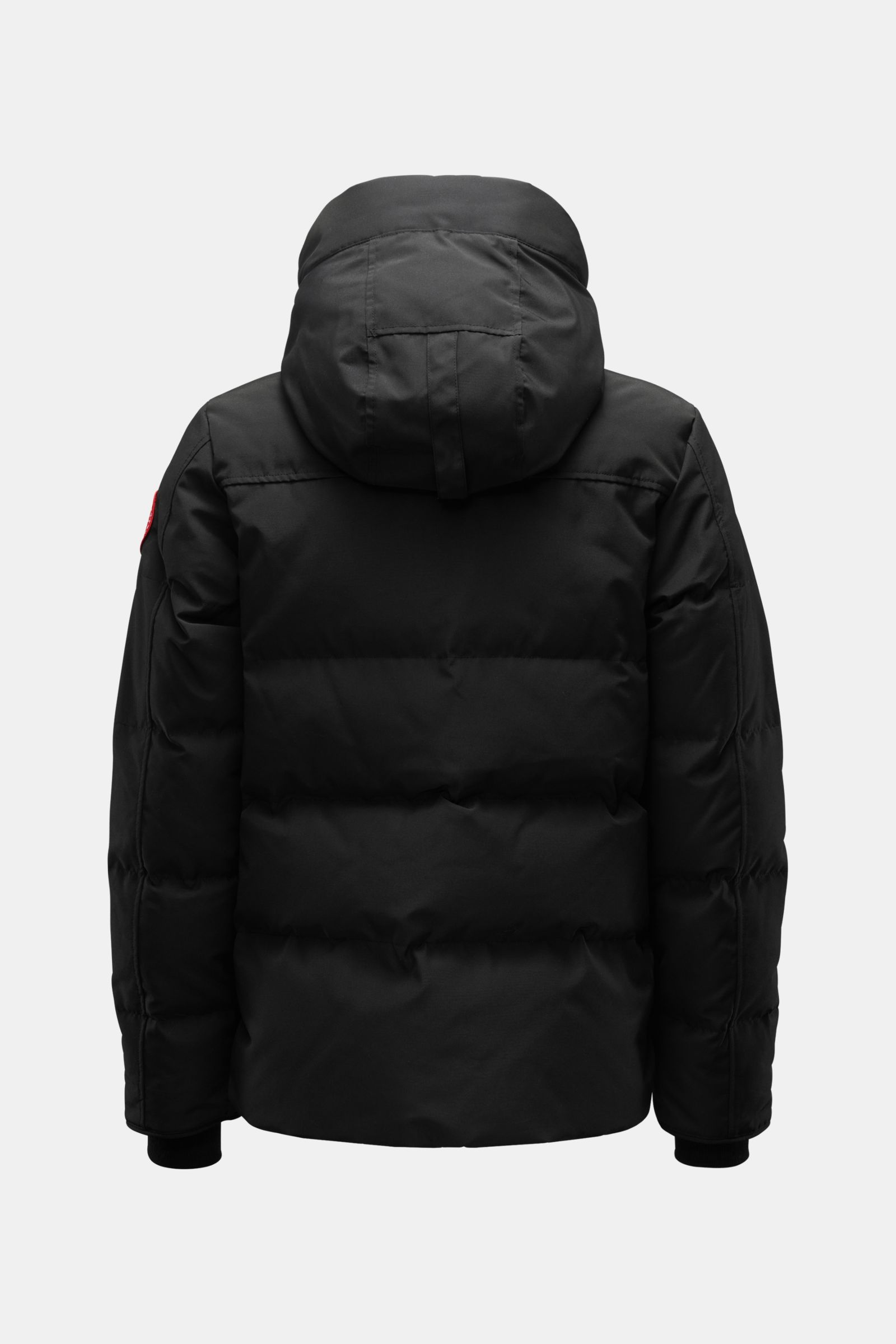 Canada Goose Daunenjacke 'Macmillan' schwarz von hinten mit hochschließender Kapuze, wasserabweisend, Slim Fit, Daunenfüllung, Rucksack-Riemen.