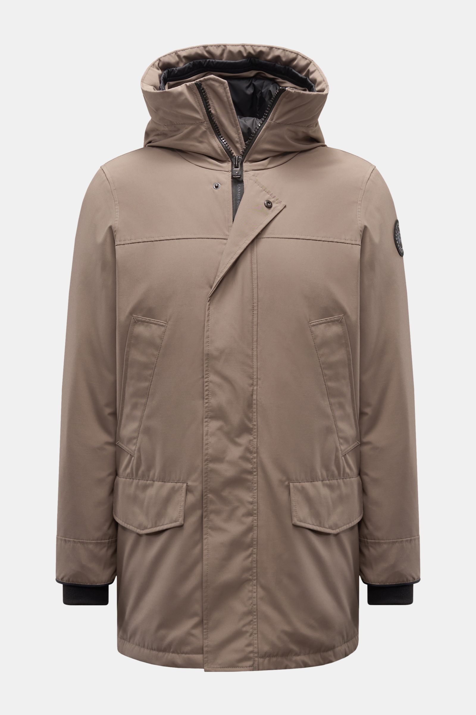 Canada Goose Daunenparka 'Langford' taupe in Frontansicht, funktional mit Arctic-Tech, Daunenfüllung, Kapuze, Taschen, Regular Fit, Windschutz.