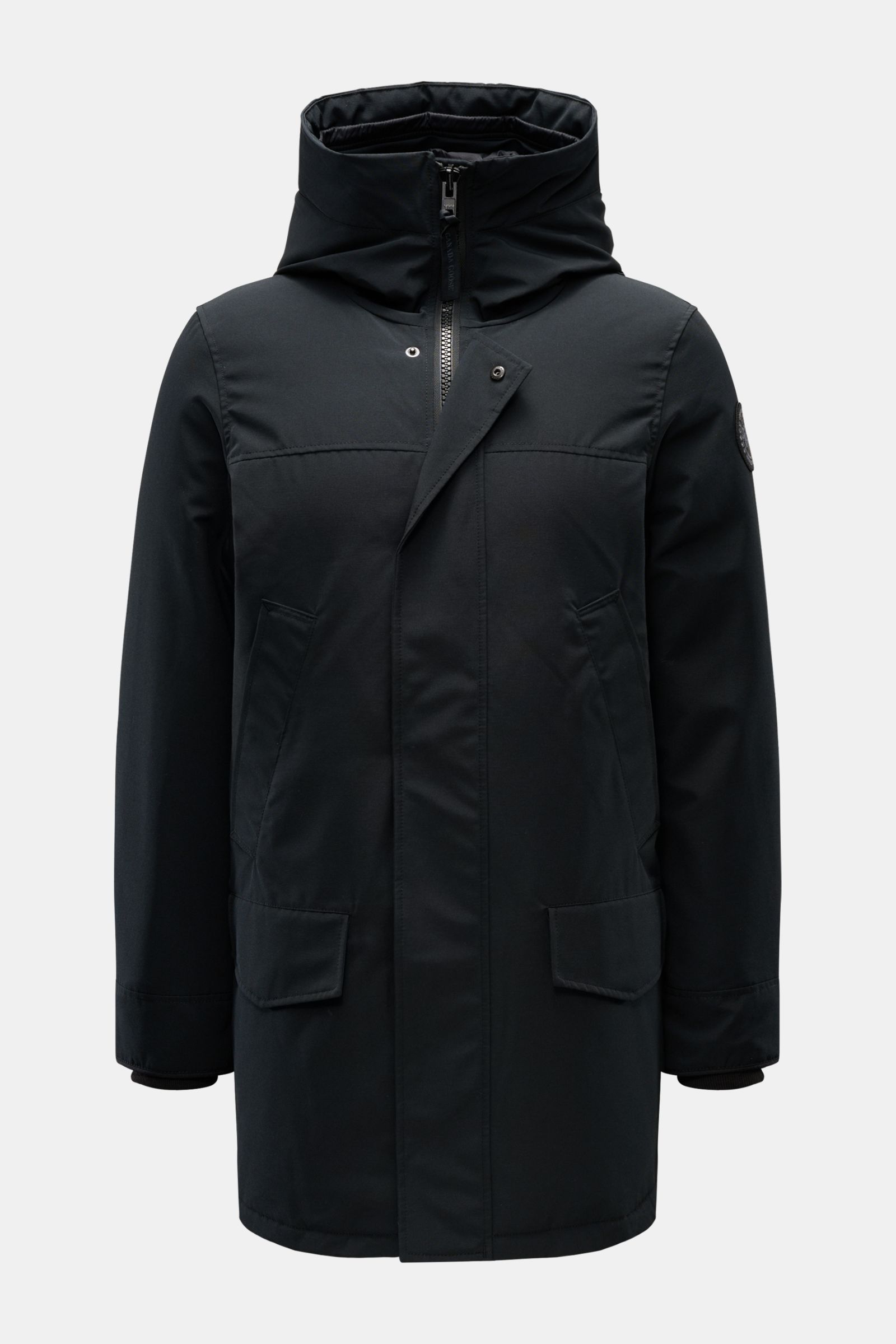 Front view of the Canada Goose Down parka 'Langford' black, featuring a high collar with hood, two-way zip, and flap pockets.

Urban style with an arctic background – the down parka 'Langford' by CANADA GOOSE impresses with its clear, functional design