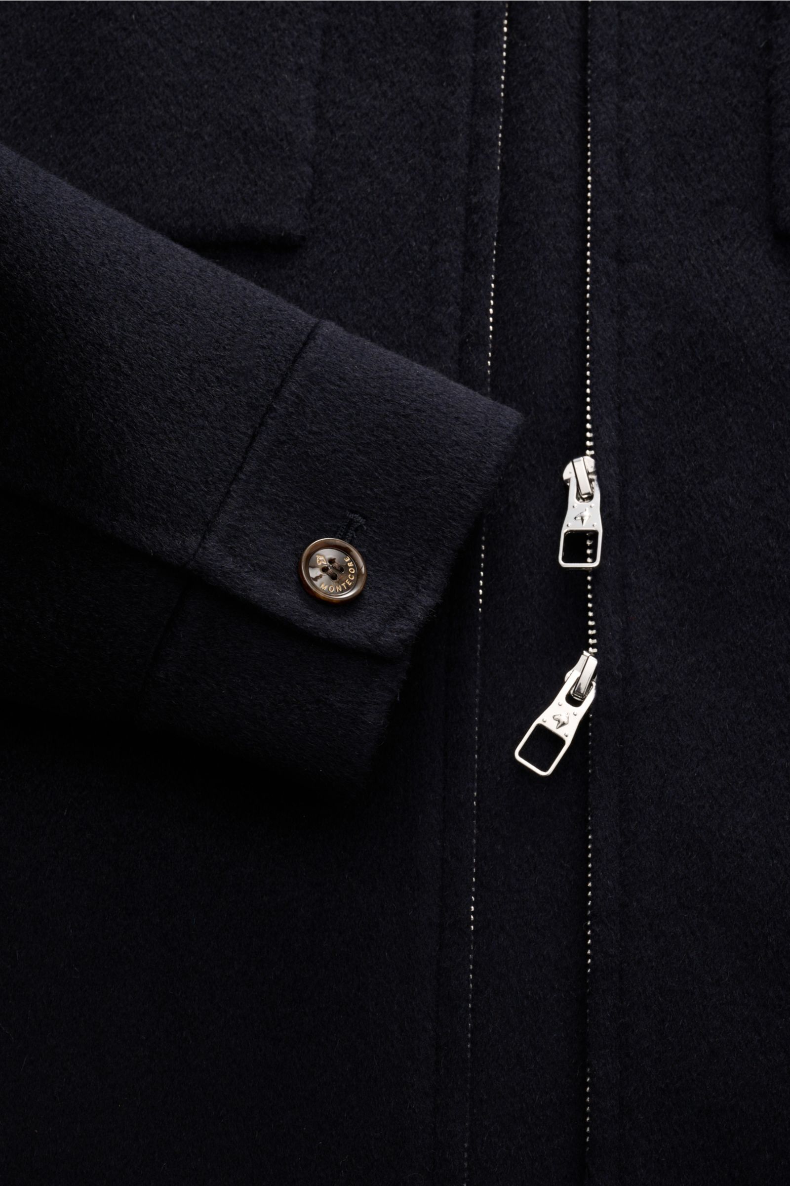 Close-up front view of the Montecore Cashmere jacket navy, showing the soft pure cashmere fabric, slim fit cuff with button, and robust two-way silver zipper. Classic lightweight jacket with high-closing collar, patch breast pockets with flap, slanted hip