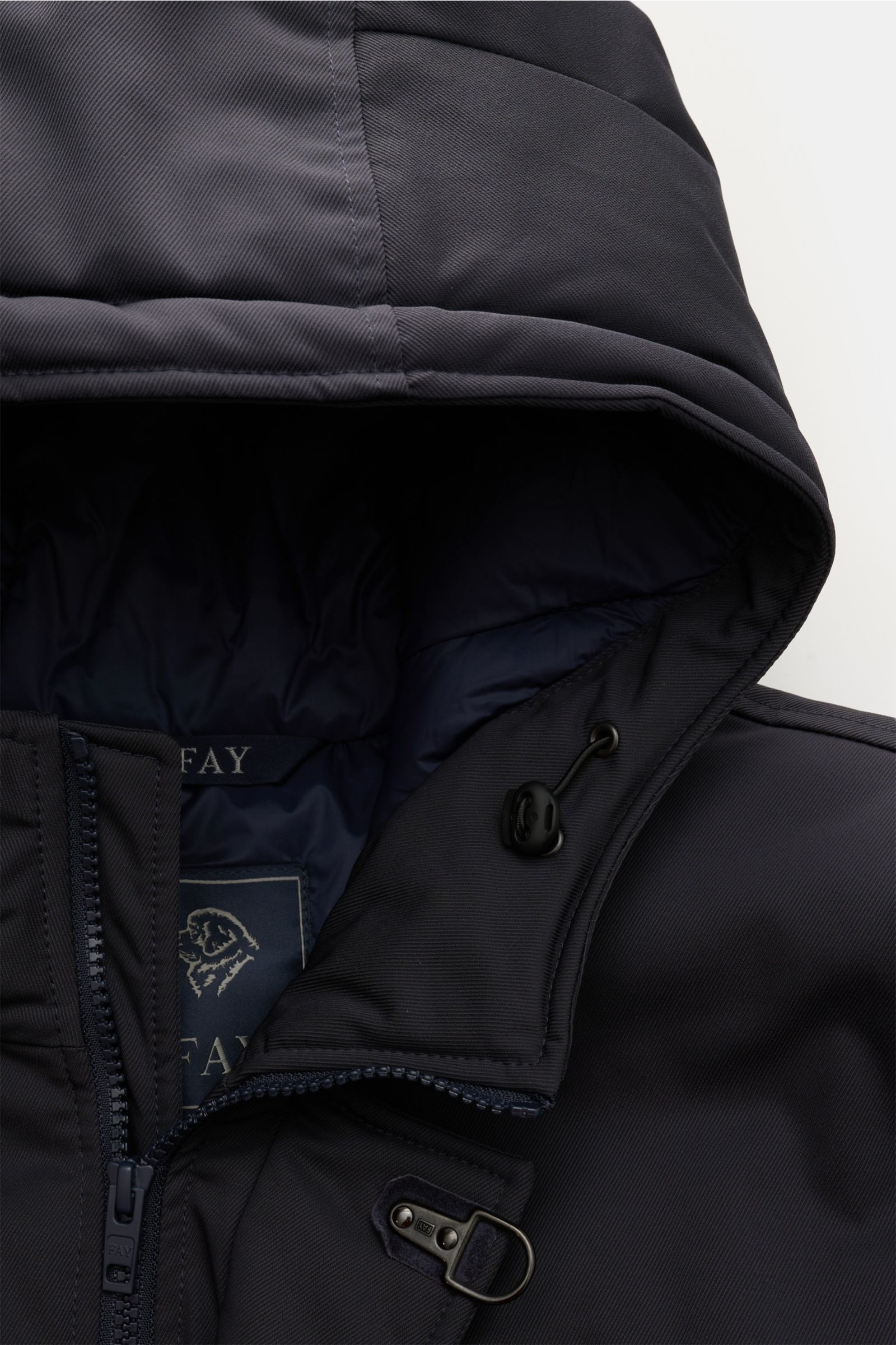 Nahaufnahme der Fay Daunenjacke 'Hooded Caban' navy von oben vorne mit Kapuze, Zwei-Wege-Reißverschluss und wattierter Kapuze.