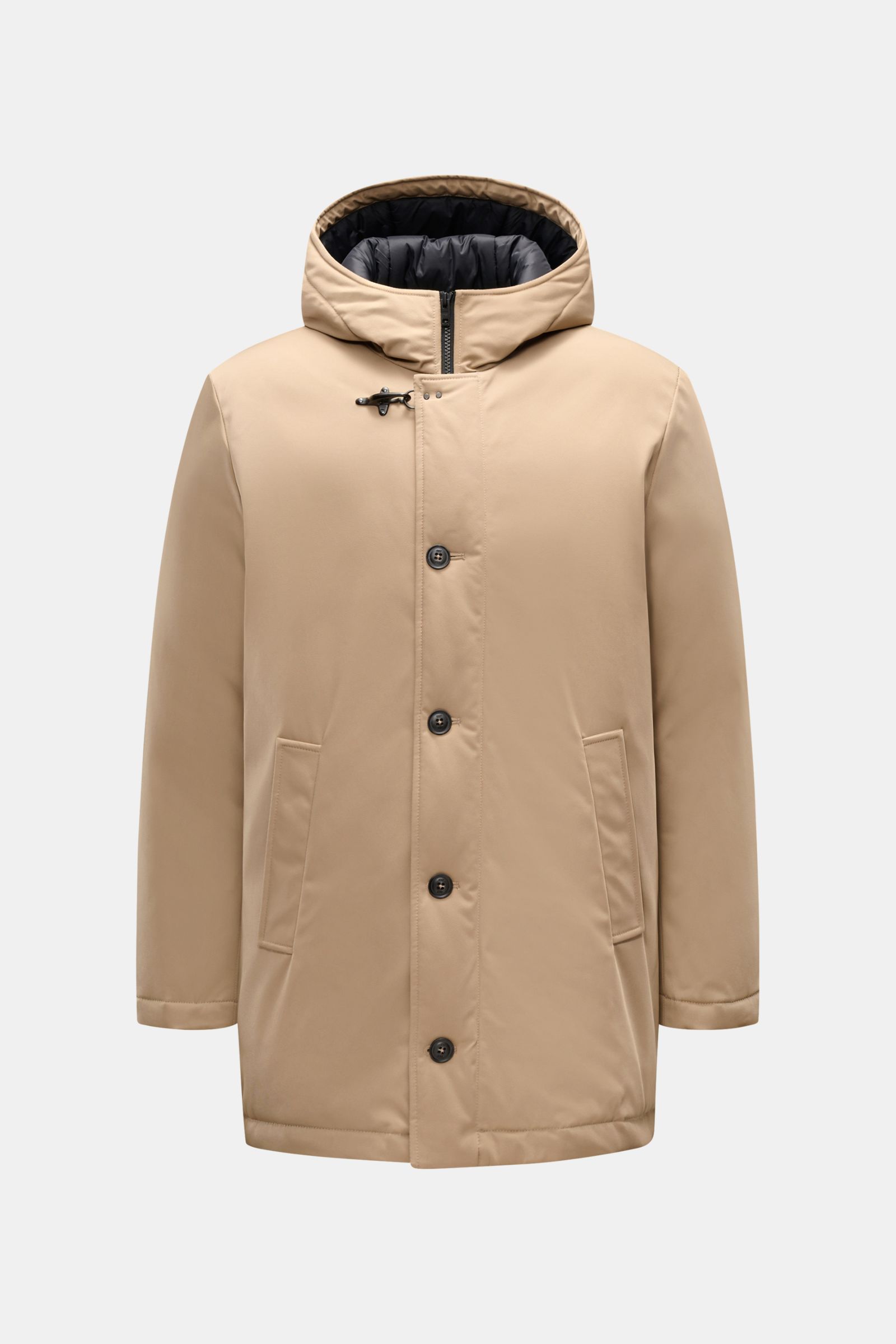 Fay Daunenjacke 'Hooded Caban' sand, frontal fotografiert, mit elastischer Microfaser, leichter Daunenfüllung, Regular Fit, Kapuze, zwei-Wege-Reißverschluss, Leistentaschen und hochschließendem Stehkragen.