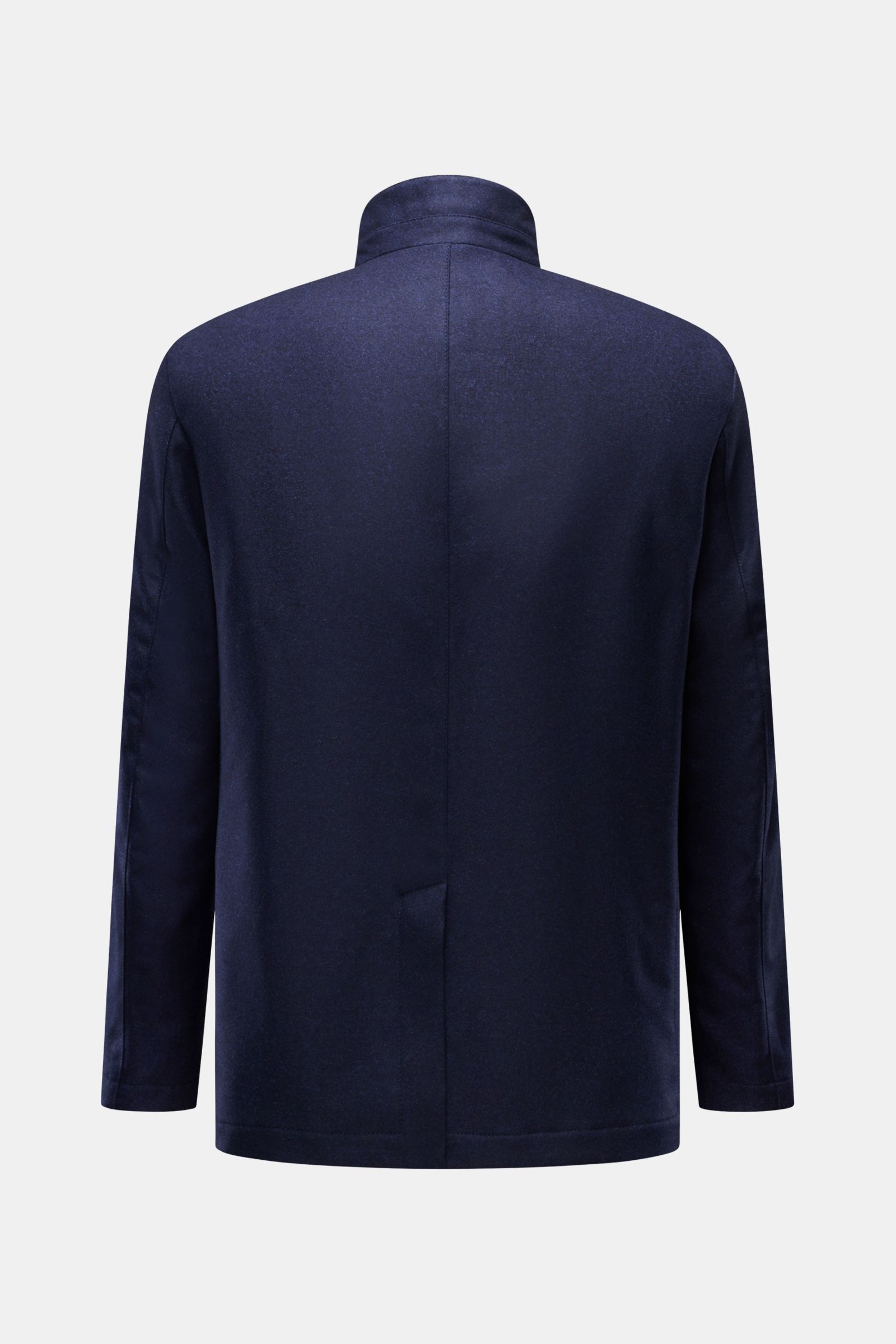 Fay Jacke navy aus reiner Wolle, Slim Fit, stehendem Kragen mit Knopfriegel, Rückenmittelschlitz, von hinten fotografiert.
