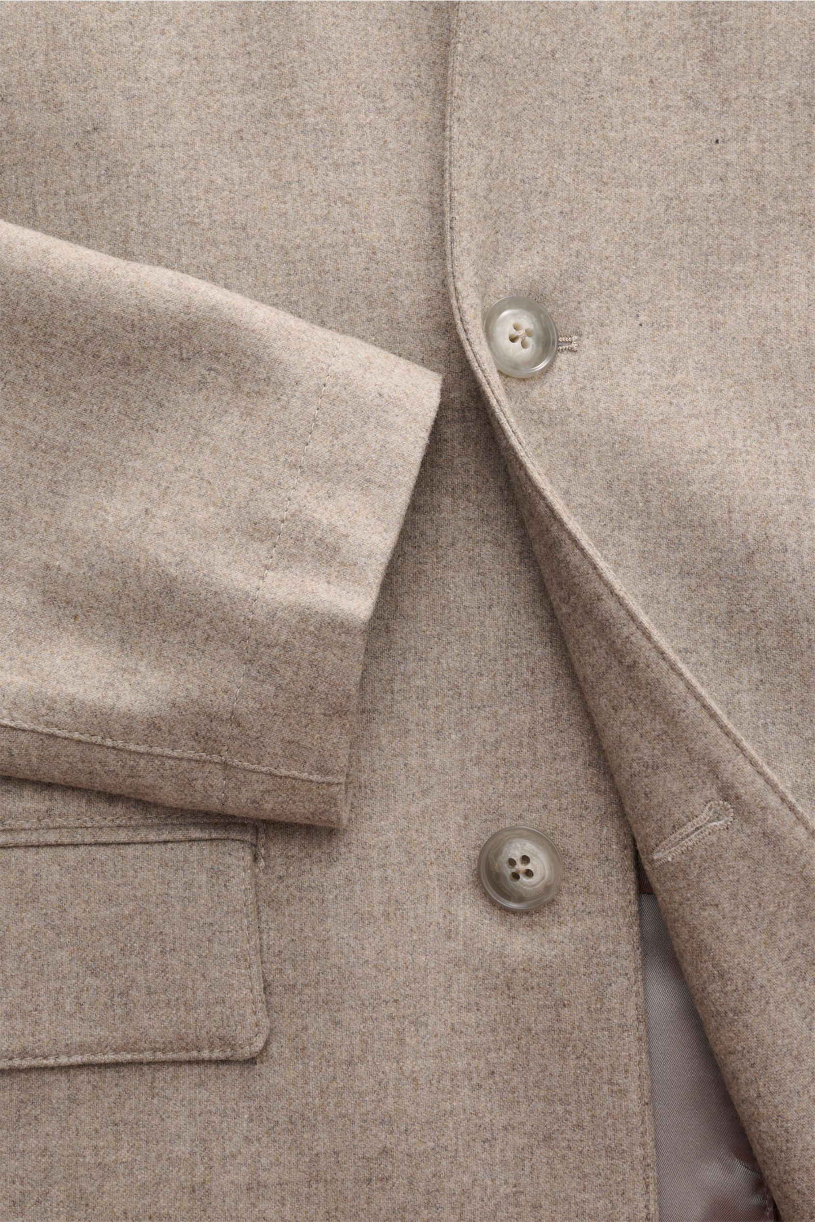 Fay Jacke beige meliert aus reiner Wolle, Slim Fit, Vier-Knopf-Leiste, Stehkragen, Brusttasche, Hüfttaschen, Detailansicht von vorne oben.