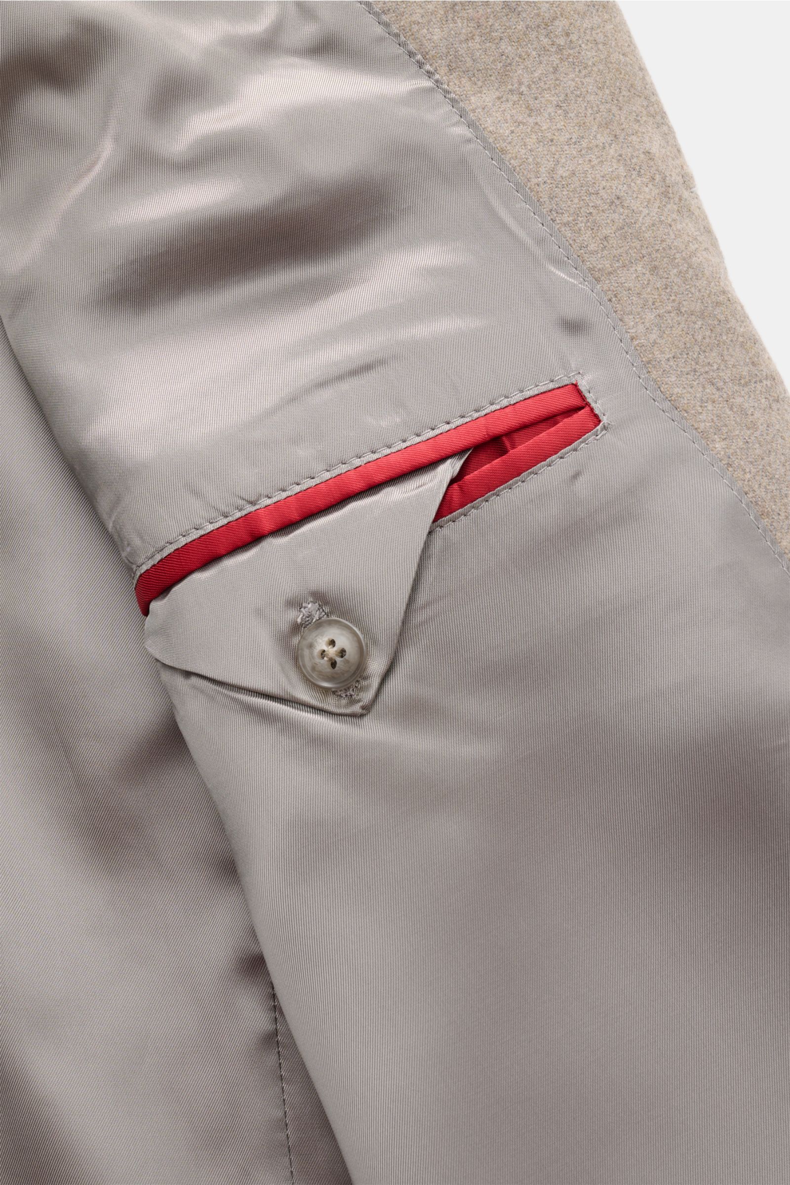 Innenansicht der Fay Jacke beige meliert aus reiner Wolle mit tonalem Futterstoff, Innentasche mit Knopf, weichem Griff und Slim Fit.