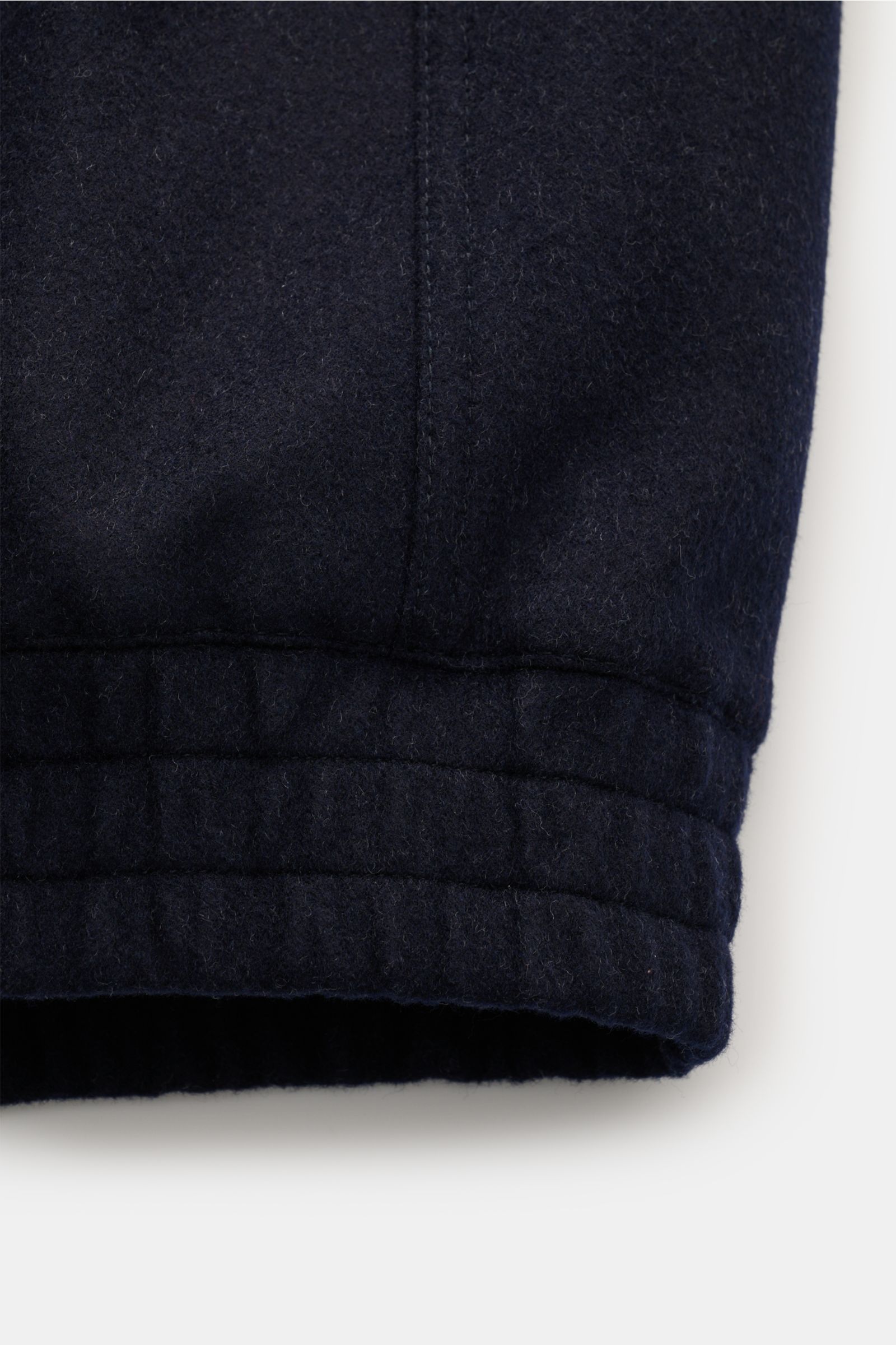Brunello Cucinelli Jacke navy, Detailaufnahme Saumabschluss mit elastischem Bund, reine Wolle, geschmeidiger Griff, Slim Fit, zwei Innentaschen.