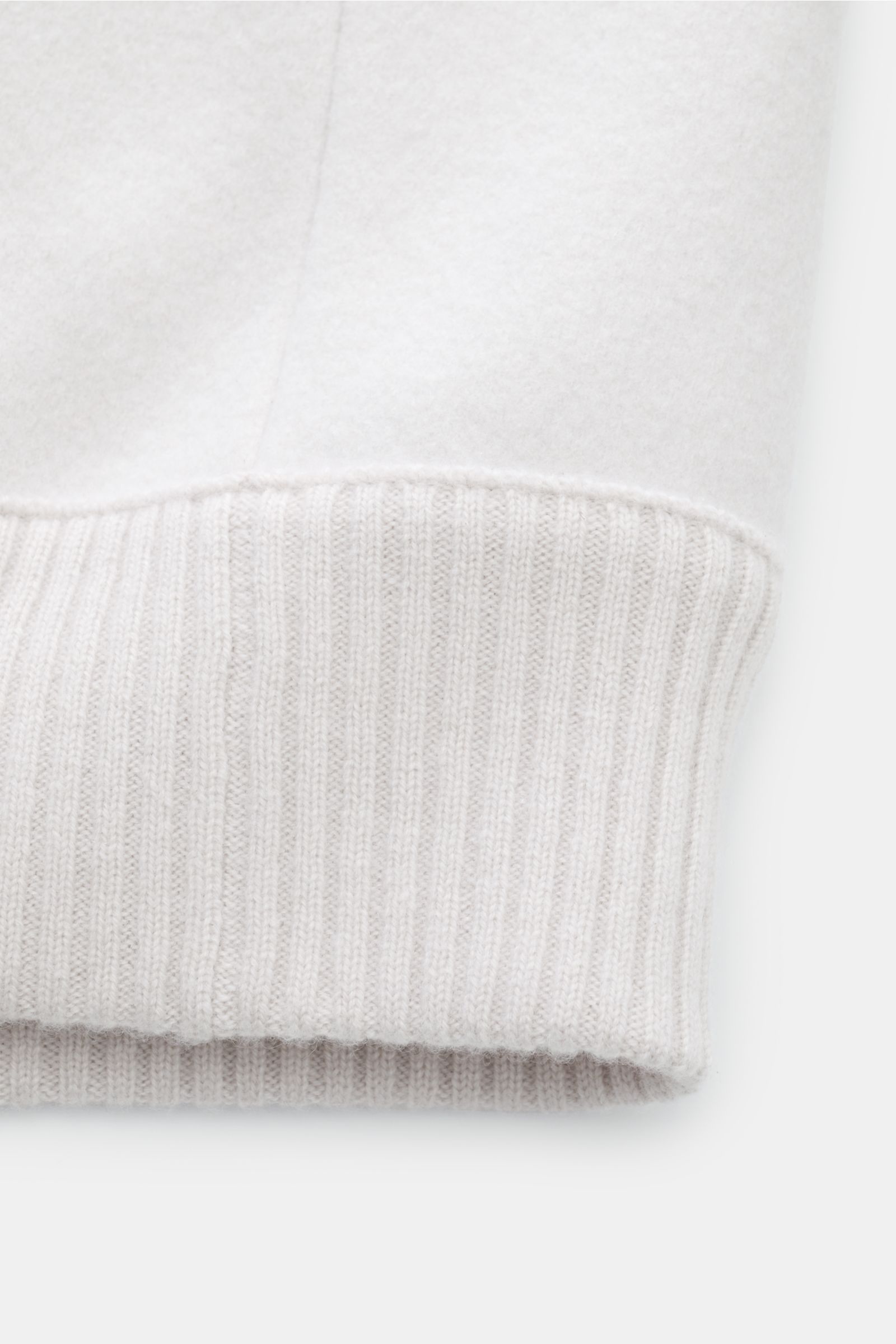 Lunaria Cashmere Cashmere Strickblouson hellgrau, Detailaufnahme von breitem Rippbündchen, gewalkte, weiche, ungefütterte Qualität.