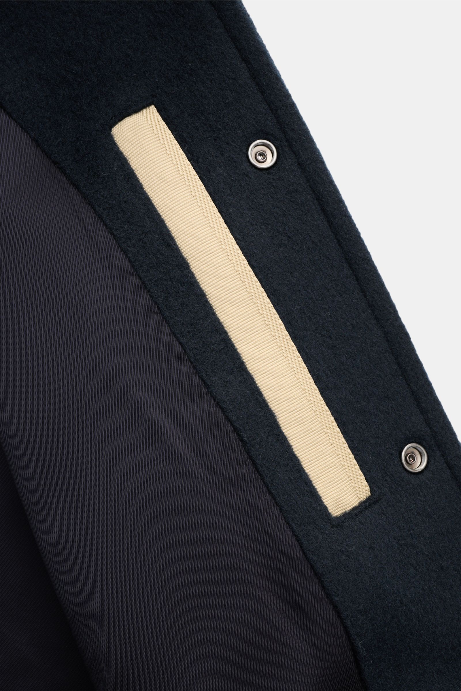 Close-up inside view of Woolrich Jacke 'Chore' navy showing smooth black lining, beige inner pocket trim, and snap button details, made from wool and microfiber mix, slim fit with snap button placket, collar, chest and hip patch pockets, snap button cuffs