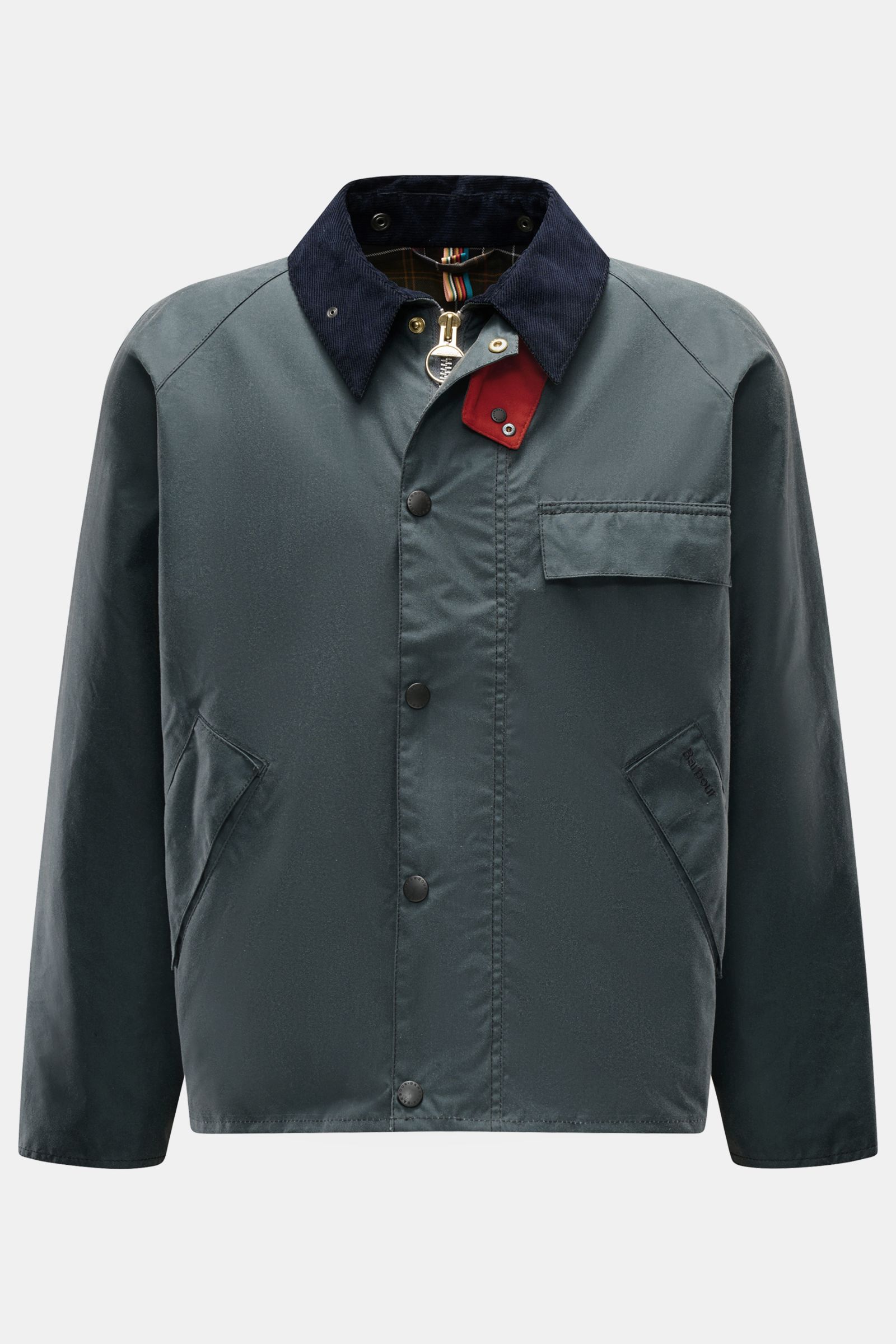 Barbour Wachsjacke 'Transport' petrol, frontal fotografiert, oversized aus gewachster Baumwolle mit Cordkragen, Taschen, Druckknöpfen und Tartanfutter.