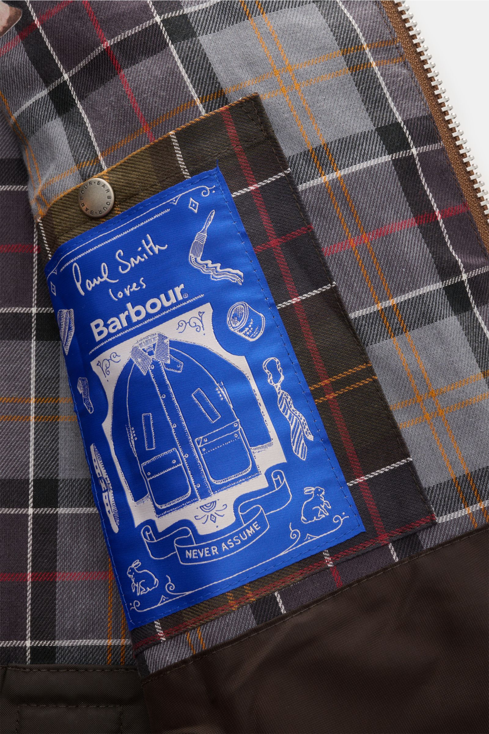 Barbour Wachsjacke 'Bedale' braun, Innenansicht mit typischem Tartan-Futter, Paul Smith Kooperation, Kuh-Print, Innentasche mit Logopatch, gewachste Baumwolle.
