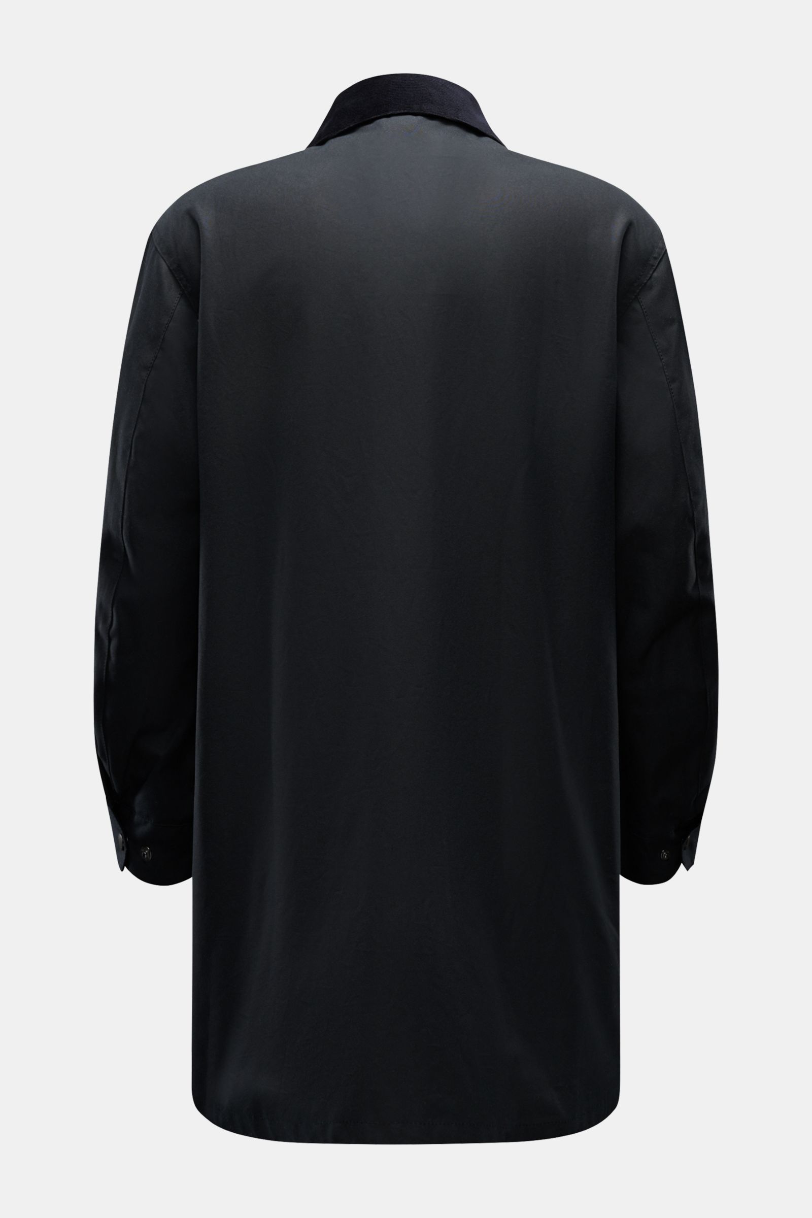 Rear view of the Barbour Wachsparka 'Beeston' navy, made of waxed cotton with a cord collar, slim fit, and typical tartan lining. Gut gerüstet für die Übergangszeit: Der 'Beeston' Wachsparka gehört zur Kooperationskollektion von BARBOUR und PAUL SMITH und