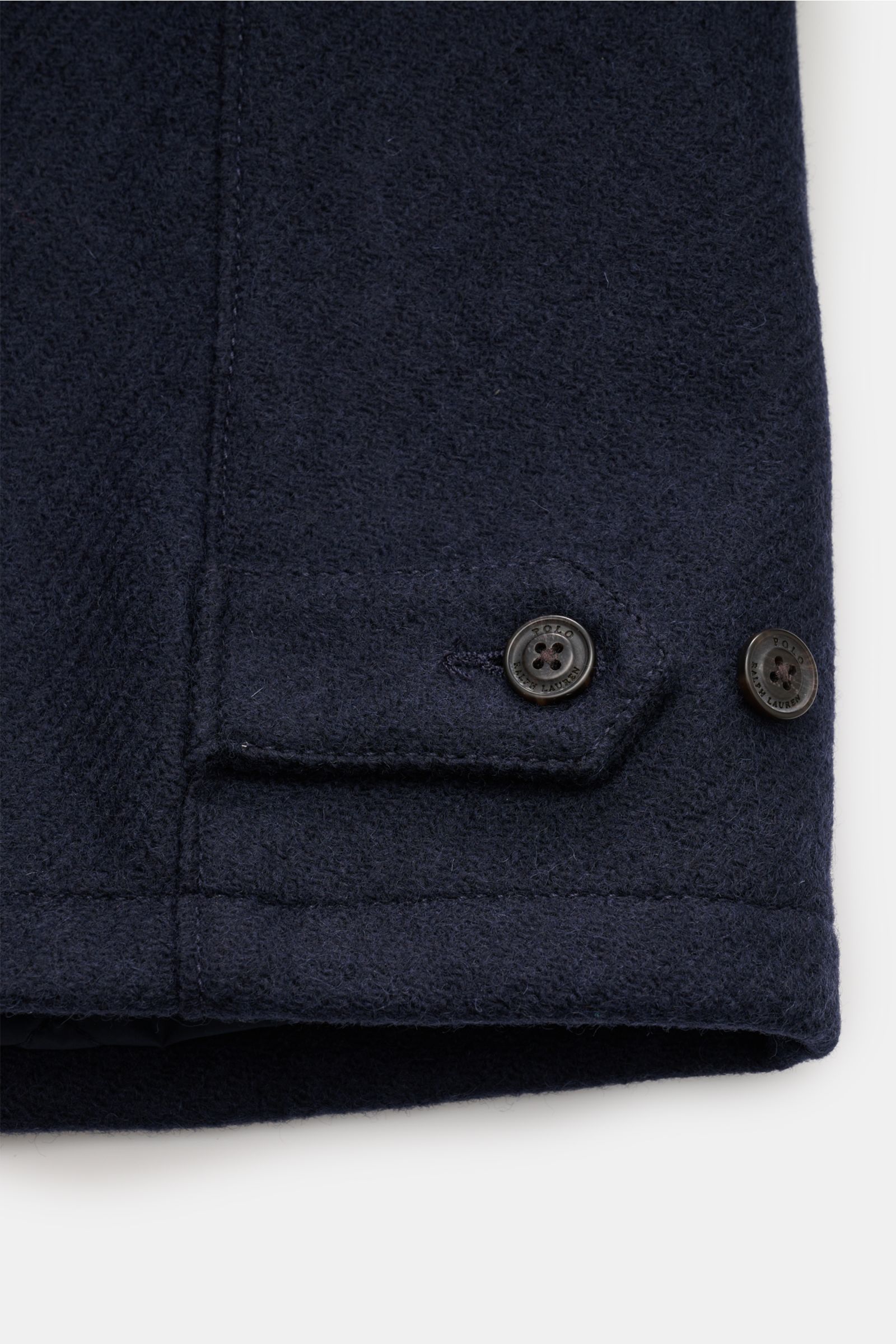 Nahaufnahme der Polo Ralph Lauren Jacke 'Langdon' navy aus italienischem Wolltwill, Detail von Knöpfen und Saum, twill, Microfaser-Futter.