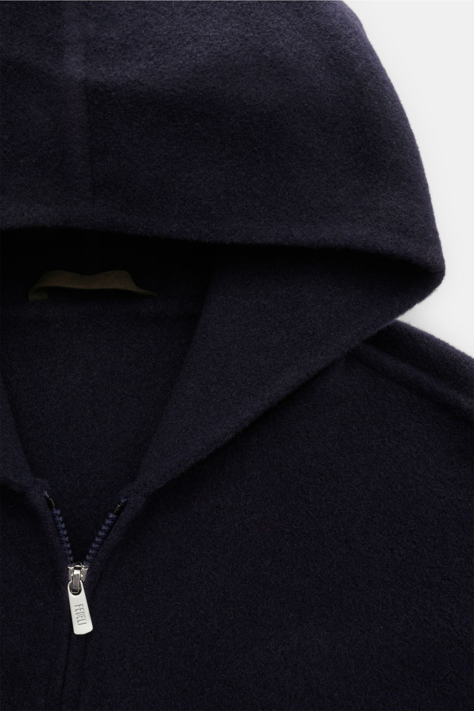 Fedeli Blouson 'Solferino' navy aus Schurwolle und Cashmere, Kapuze, Zwei-Wege-Reißverschluss, Slim Fit, Detailaufnahme von oben.