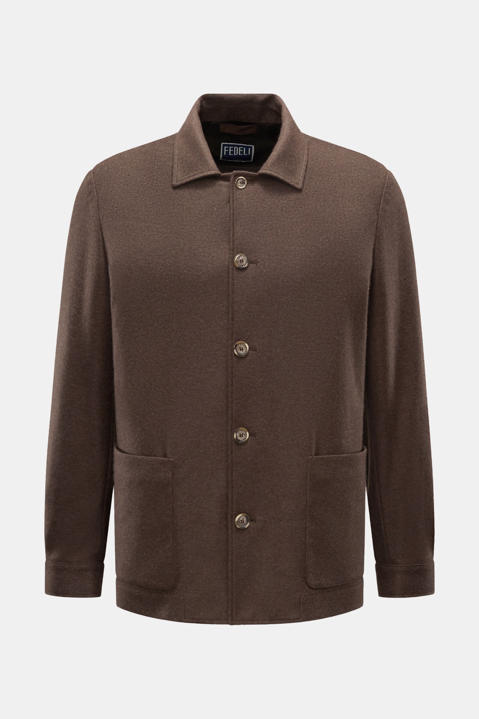 Fedeli Cashmere Flanell-Jacke 'Oxford' dunkelbraun, frontal fotografiert, kastiger Schnitt, fünf Knöpfe, aufgesetzte Taschen, Veloursleder-Kragenbesatz.