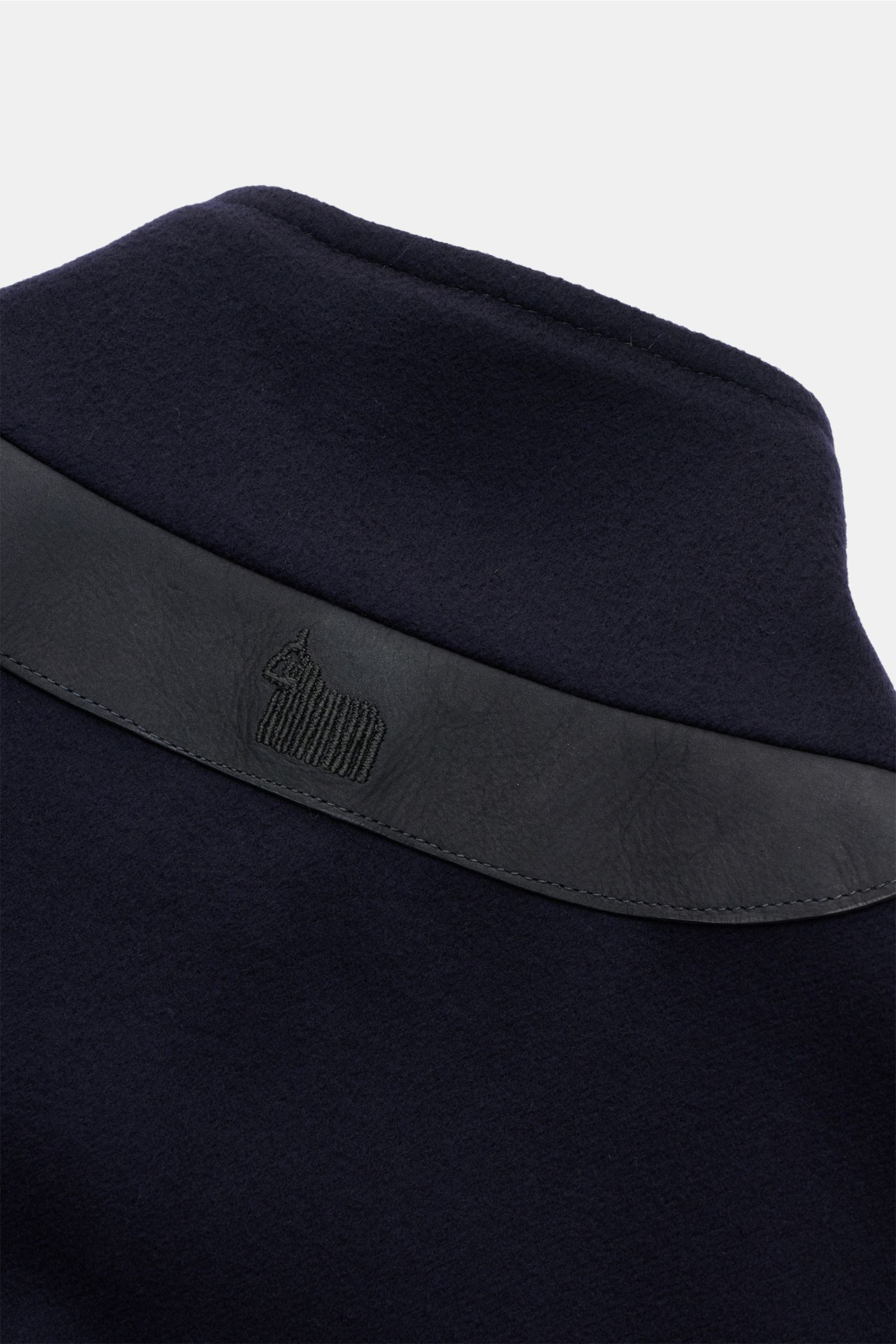 Colombo Jacke navy Rückansicht mit Stehkragen, Lederbesatz und gesticktem Logo, reine Wolle, Slim Fit, funktionaler Luxus für Herbst/Winter.