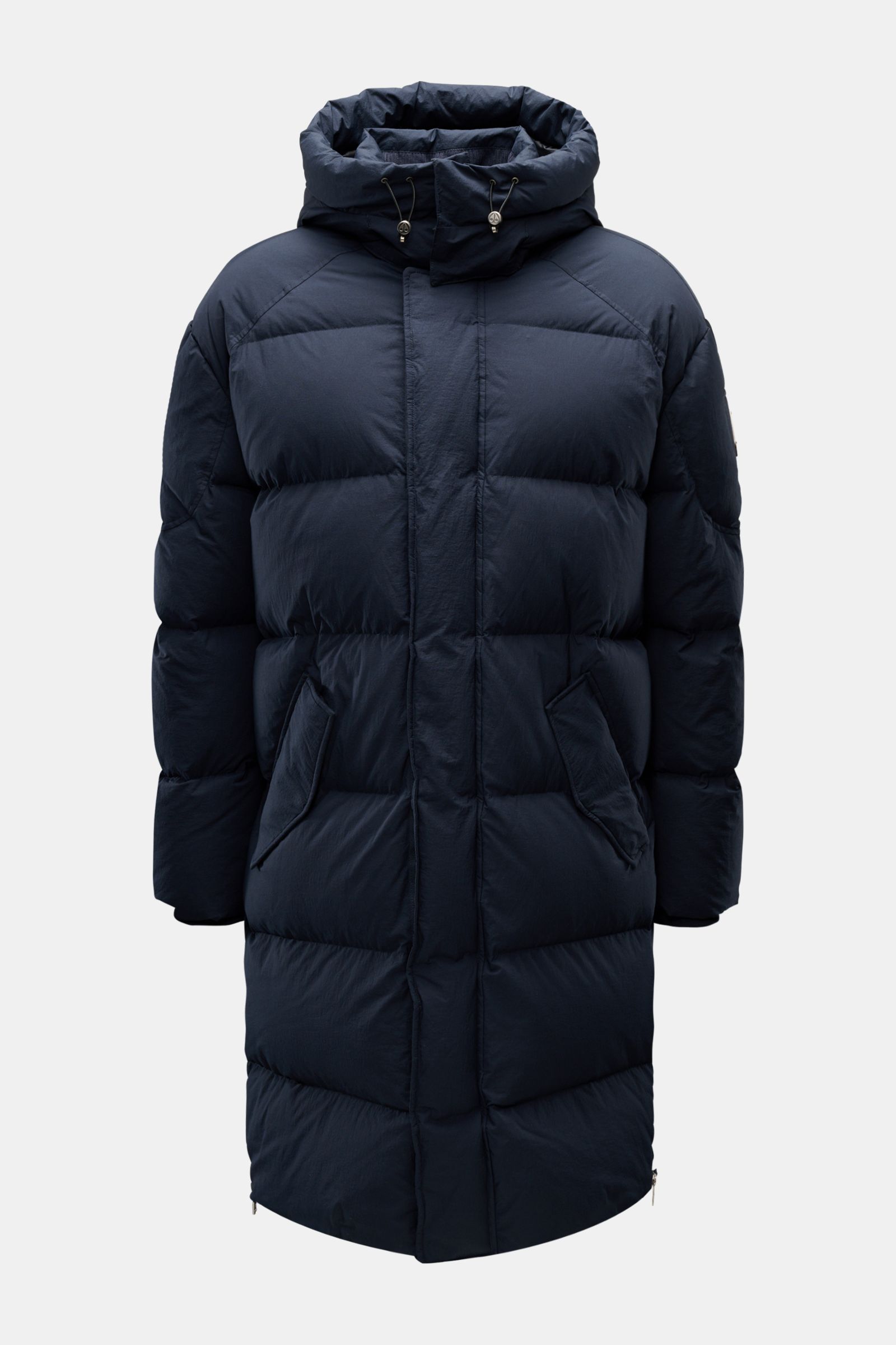 Moose Knuckles Daunenmantel 'Everest Long Puffer' navy, frontale Ansicht, gesteppter, wind- und wasserabweisender Mantel mit Kapuze, Daunenfüllung.