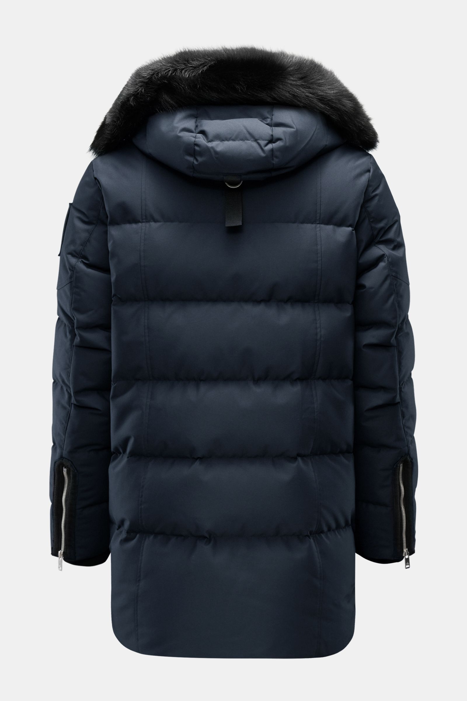 Rear view of Moose Knuckles Down parka 'Cloud parka Neoshear' navy, a slim fit, water-repellent down jacket with detachable shearling hood trim.

With the 'Cloud' series, MOOSE KNUCKLES presents reinterpretations of its classics that look just as styli