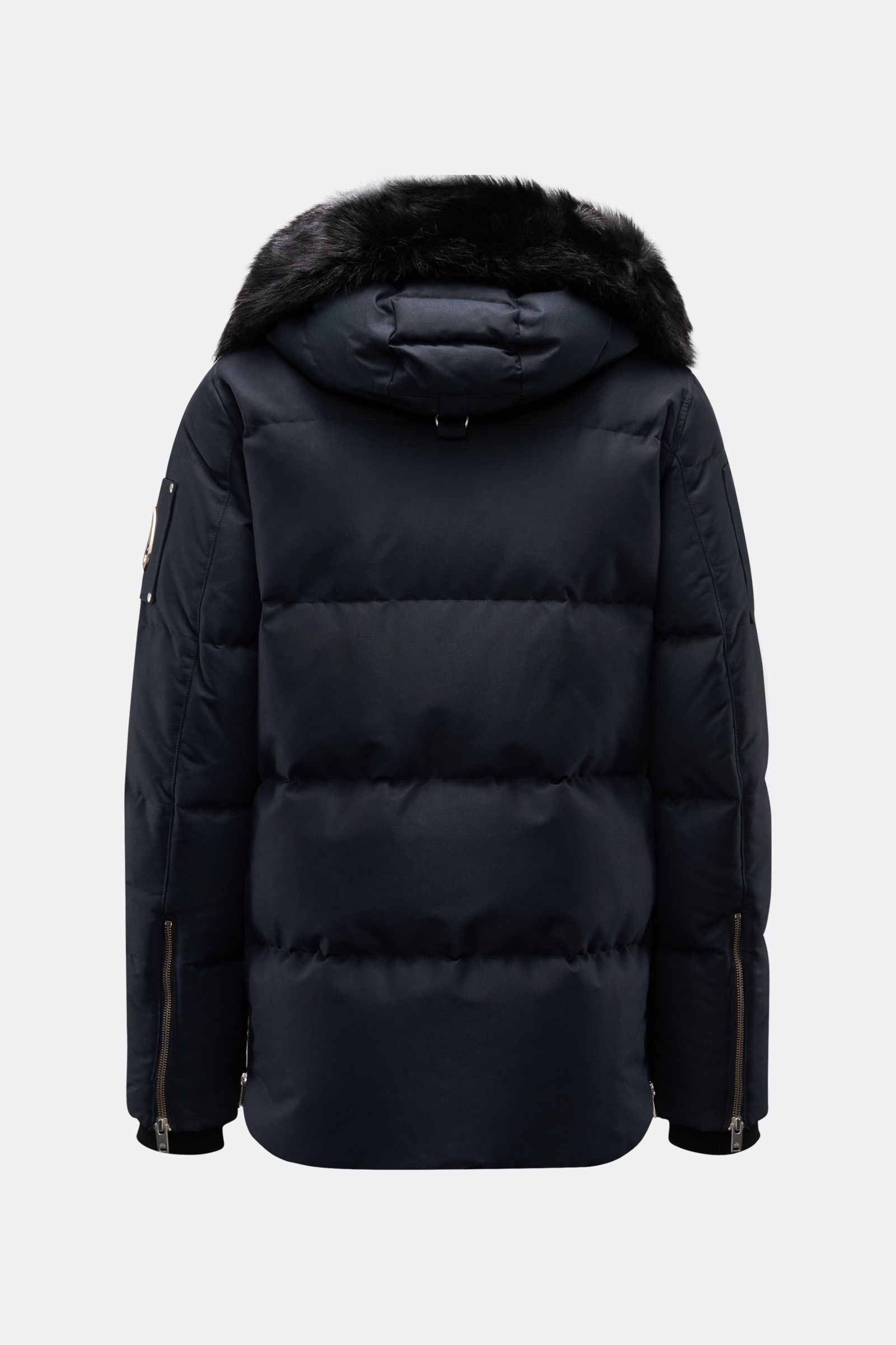 Rear view of the Moose Knuckles Down jacket 'Original 3q Neoshear' navy with detachable fur-trimmed hood, zippered sleeves, and padded design.

Effortlessly protects against even extreme cold: With its high-quality 90/10 down lining, this MOOSE KNUCKLE