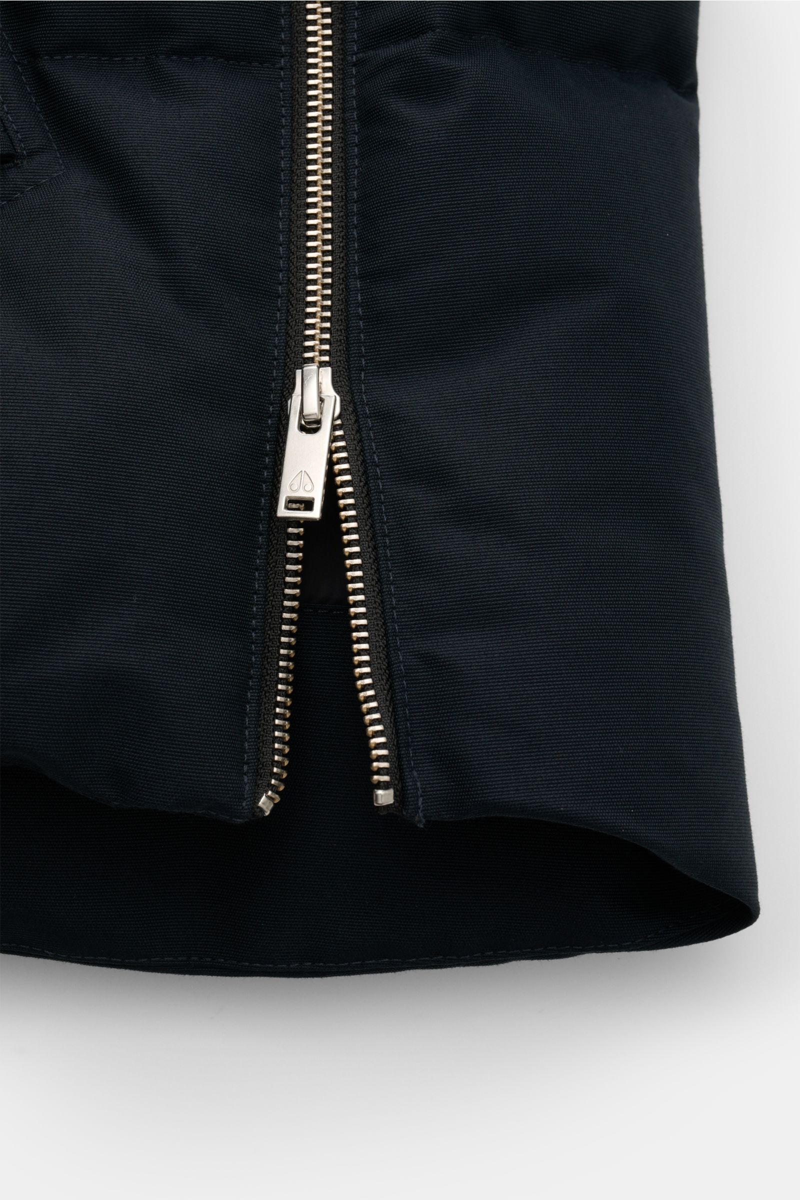 Moose Knuckles Down jacket 'Original 3q Neoshear' navy close-up from the front showing the metal zipper and durable cotton-microfibre fabric.