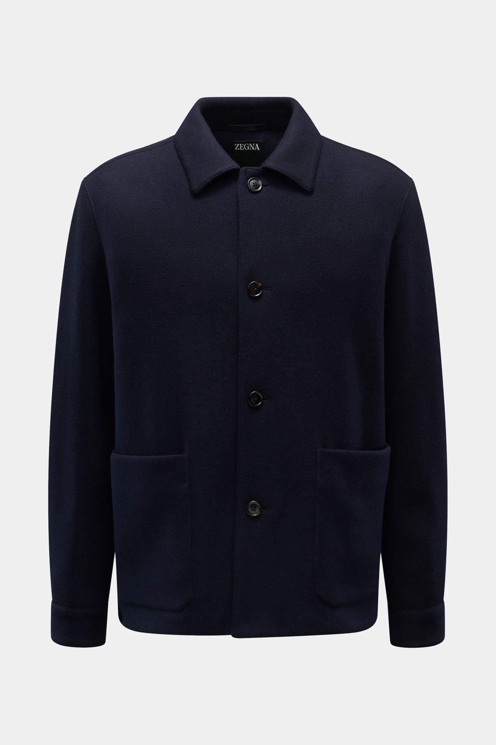 Zegna Jacke 'Alpe' navy, frontal fotografiert, Slim Fit, Mix aus Wolle und Cashmere, softer Griff, Vier-Knopf-Leiste, Umlegekragen, aufgesetzte Hüfttaschen, Ärmel mit Knopf, zwei Innentaschen.