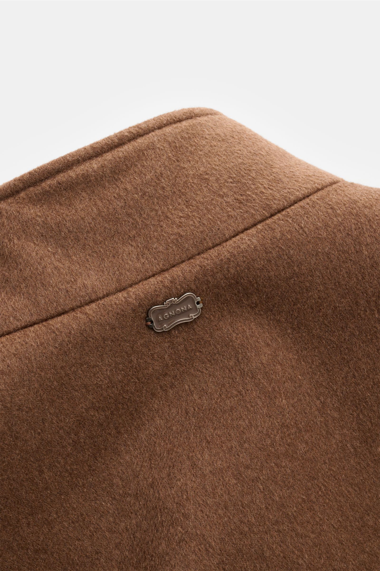 Agnona Cashmere Blouson braun aus reiner Naturfaser mit Rückansicht, Metall-Logo und feiner, weicher Oberfläche.