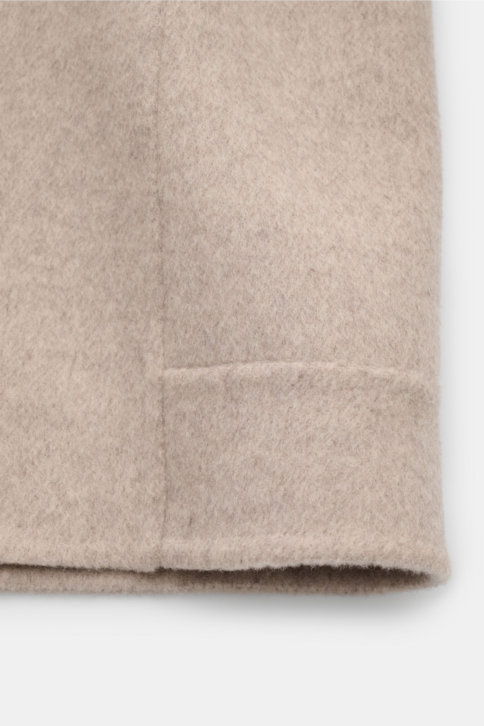 Arma Overshirt 'Jur' beige Detailaufnahme des Ärmels mit weichem, hochwertigem Wollstoff, Regular Fit, Knopfverschluss, klare Linien.