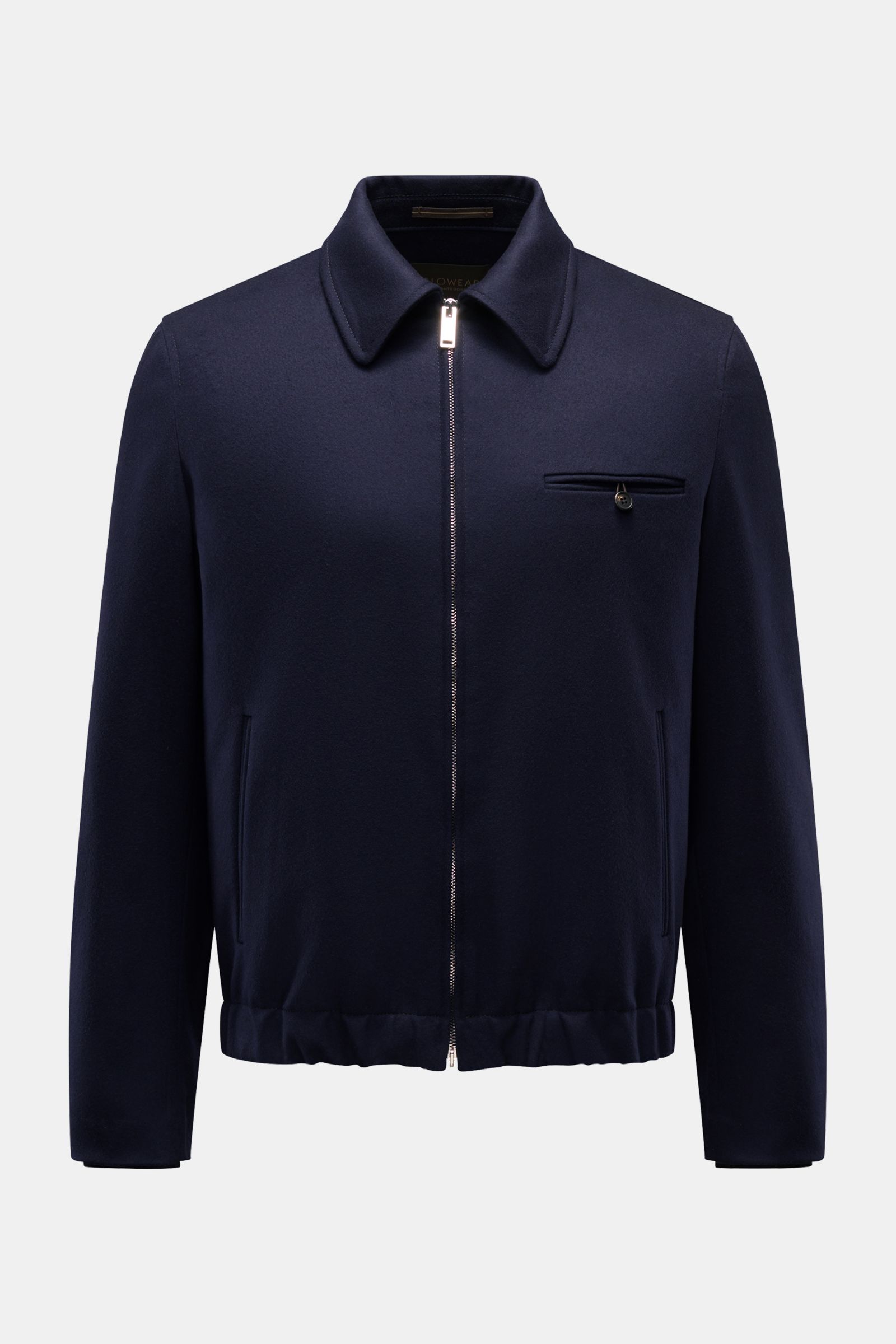 Montedoro Blouson navy, frontal fotografiert, Slim Fit aus Schurwolle, Cashmere, Microfaser, mit Zwei-Wege-Reißverschluss, Umlegekragen, Brusttasche mit Knopf, paspelierte Taschen, Rippbündchen, elastischem Saum, geschmeidigem Futter und Innentasche.