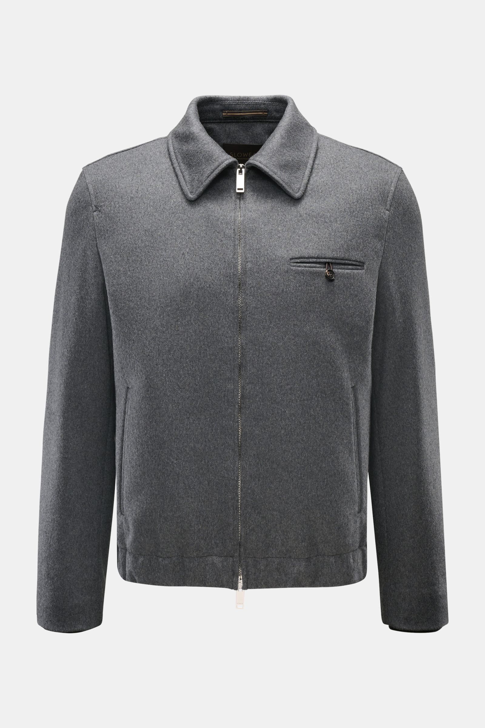 Montedoro Blouson grau meliert, frontal fotografiert, Slim Fit aus Schurwolle, Cashmere mit Reißverschluss, Umlegekragen, Brusttasche, Rippbündchen, passt perfekt zu Herbst-Looks.