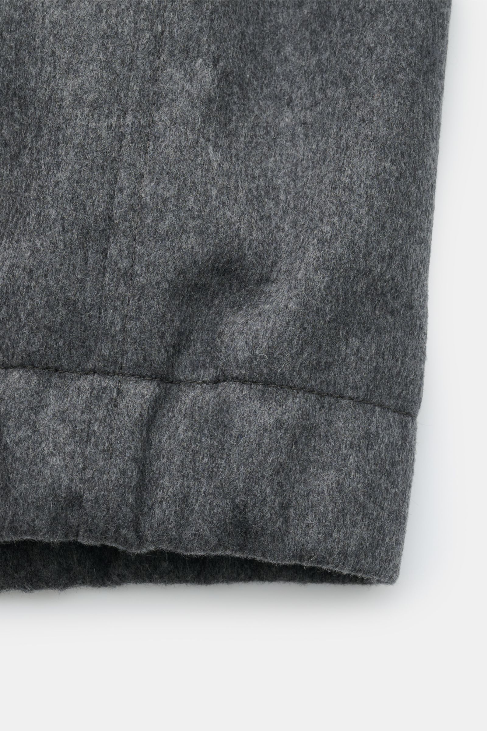 Montedoro Blouson grau meliert, Detailaufnahme des elastischen Saums aus hochwertiger Schurwolle mit weichem Griff und Rippbündchen.