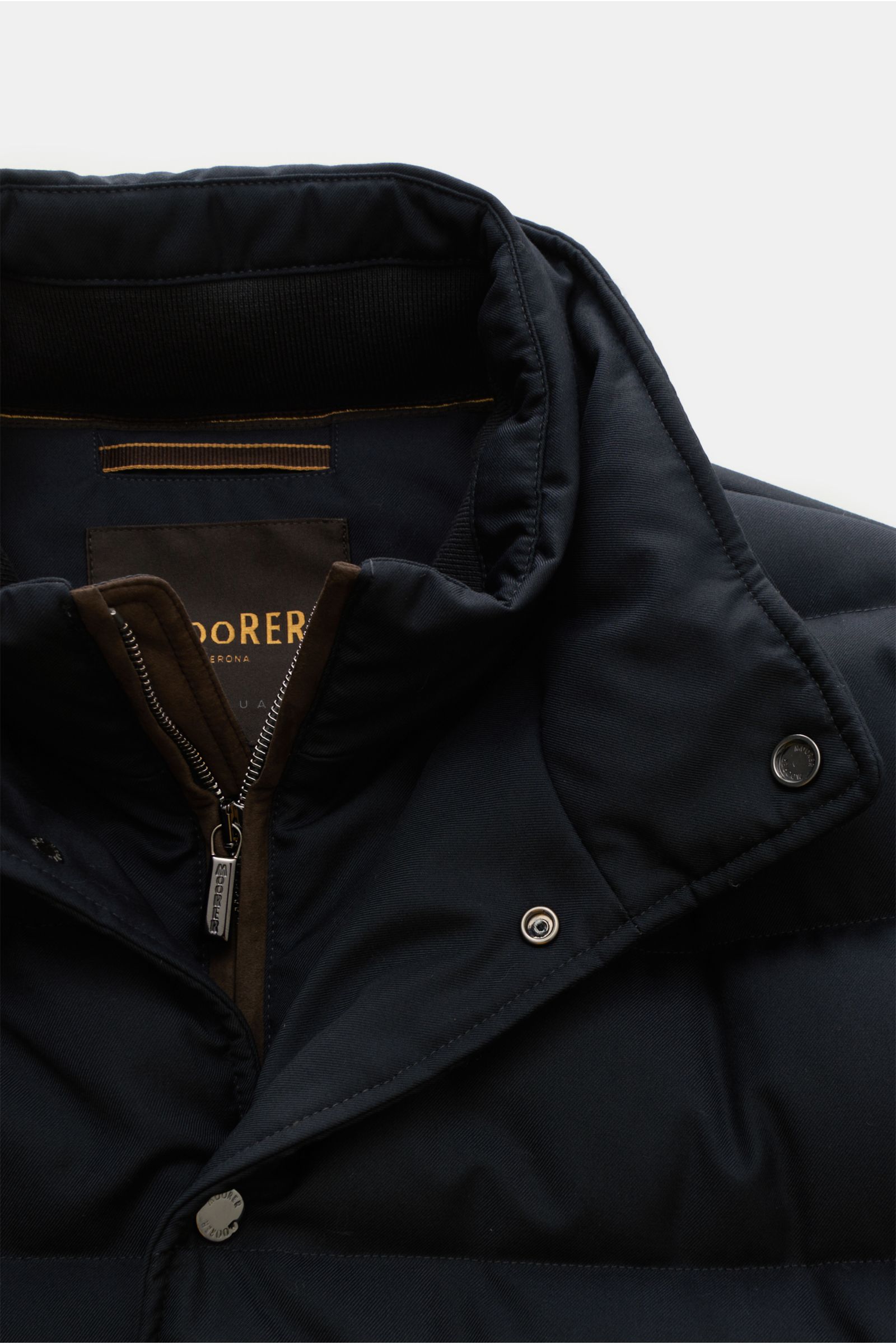 Close-up front view of the Moorer Daunenjacke 'Ilvo' dark navy, showing water-repellent microfiber and viscose fabric, slim fit, stand collar with hidden hood, two-way zipper, snap button placket, and smooth lining. The down jacket features goose down fil