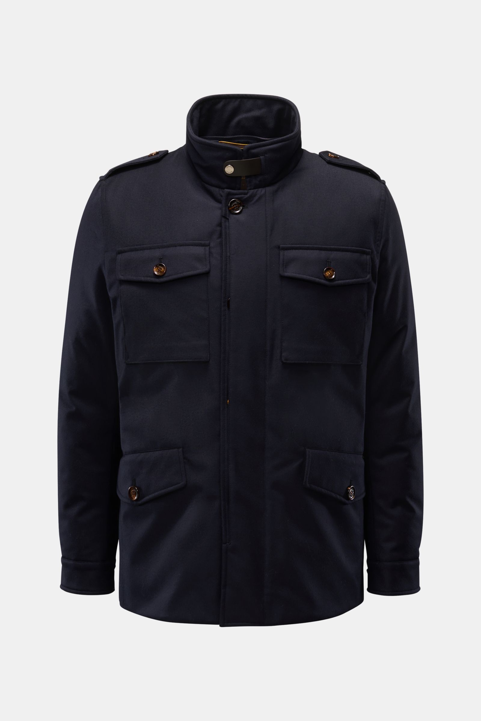 Front view of the Moorer Daunenjacke 'Isac' navy, a stylish, water-repellent coat with four buttoned flap pockets, stand-up collar, and buttoned shoulder straps. Stilvoll durch kalte Tage: Die Jacke 'Isac' von MOORER überzeugt mit einem edlen, wasserab