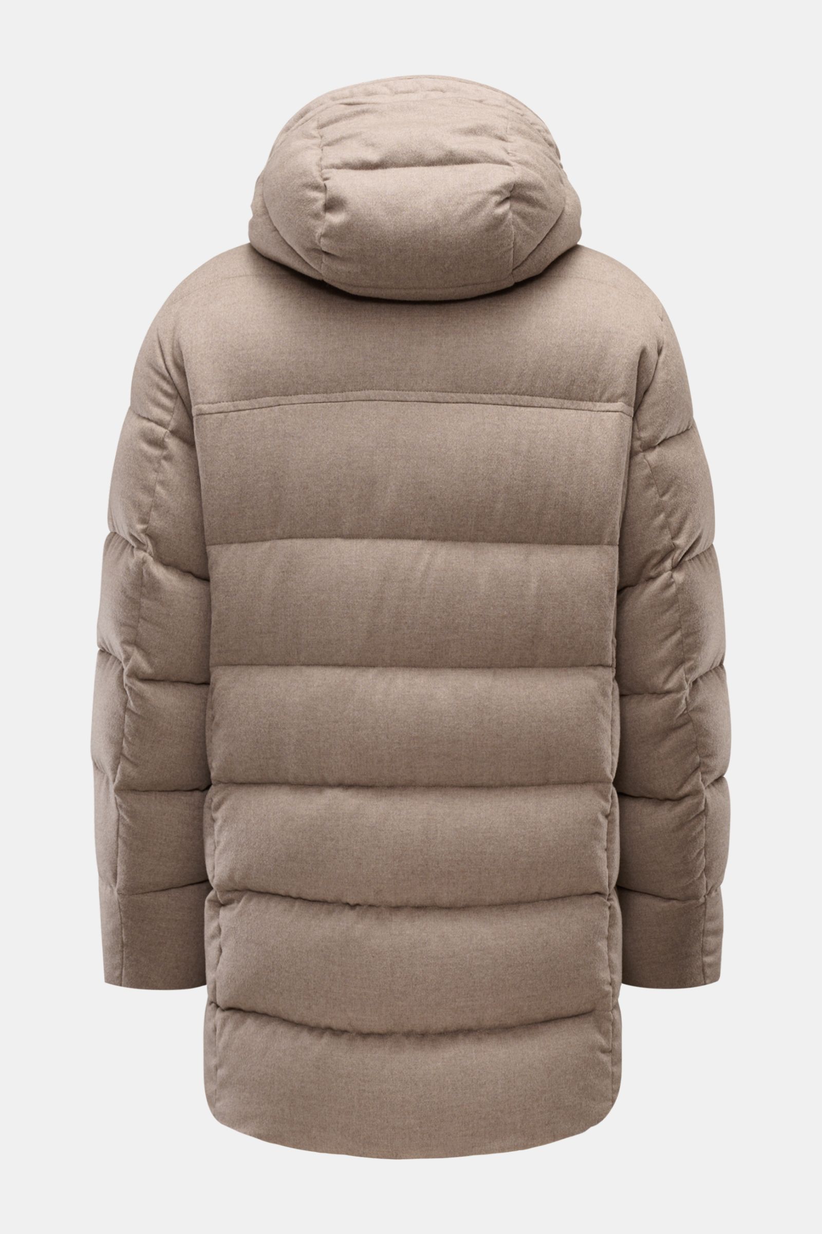 Moorer Cashmere Daunenparka 'Gorner' taupe von hinten, markant gesteppter Regular Fit, weiches Cashmere, wattierte Kapuze, wärmende Daunenfüllung.
