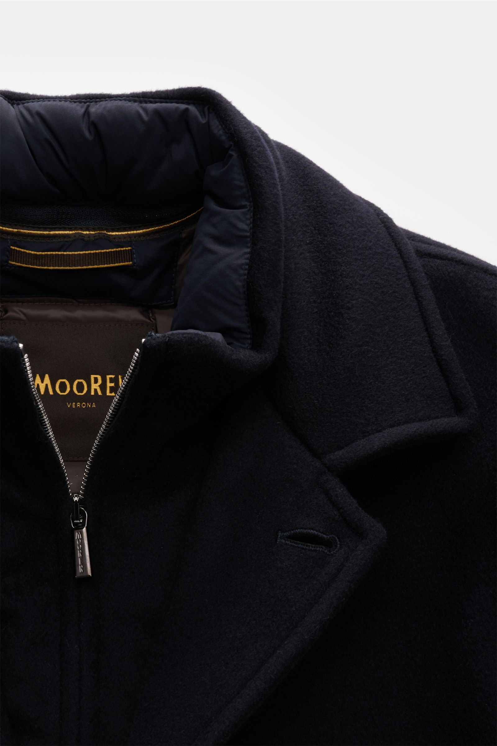 Close-up front view of the navy Moorer Cashmere Daunenjacke 'Mendel' featuring a pure cashmere fabric, soft touch, removable double-front, warm down filling, slim fit, four-button placket, variable collar, slanted welt pockets, buttoned sleeve cuffs, quil