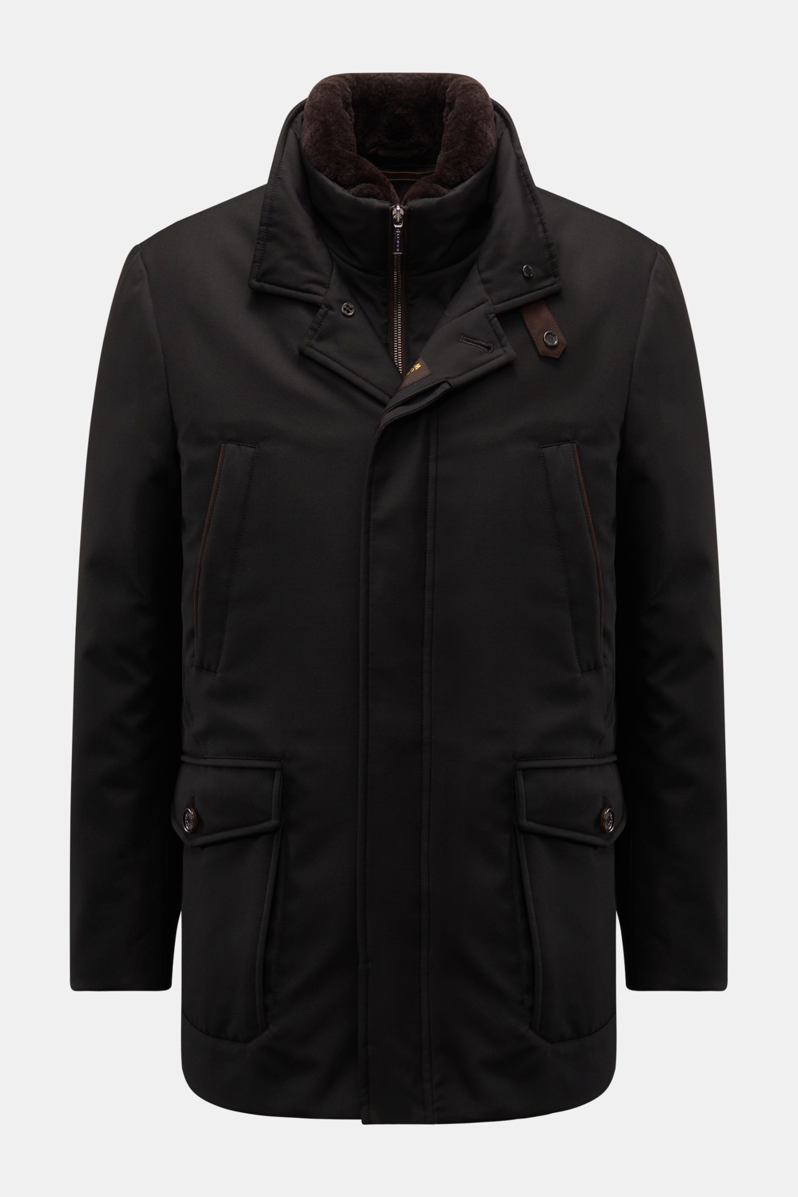 Front view of Moorer Daunenjacke 'Drive Pum' schwarz, a black slim-fit down jacket with wind- and water-repellent microfiber-viscose mix, padded double-front, warm down filling, five-button placket, stand collar with button strap, detachable fur trim, hid