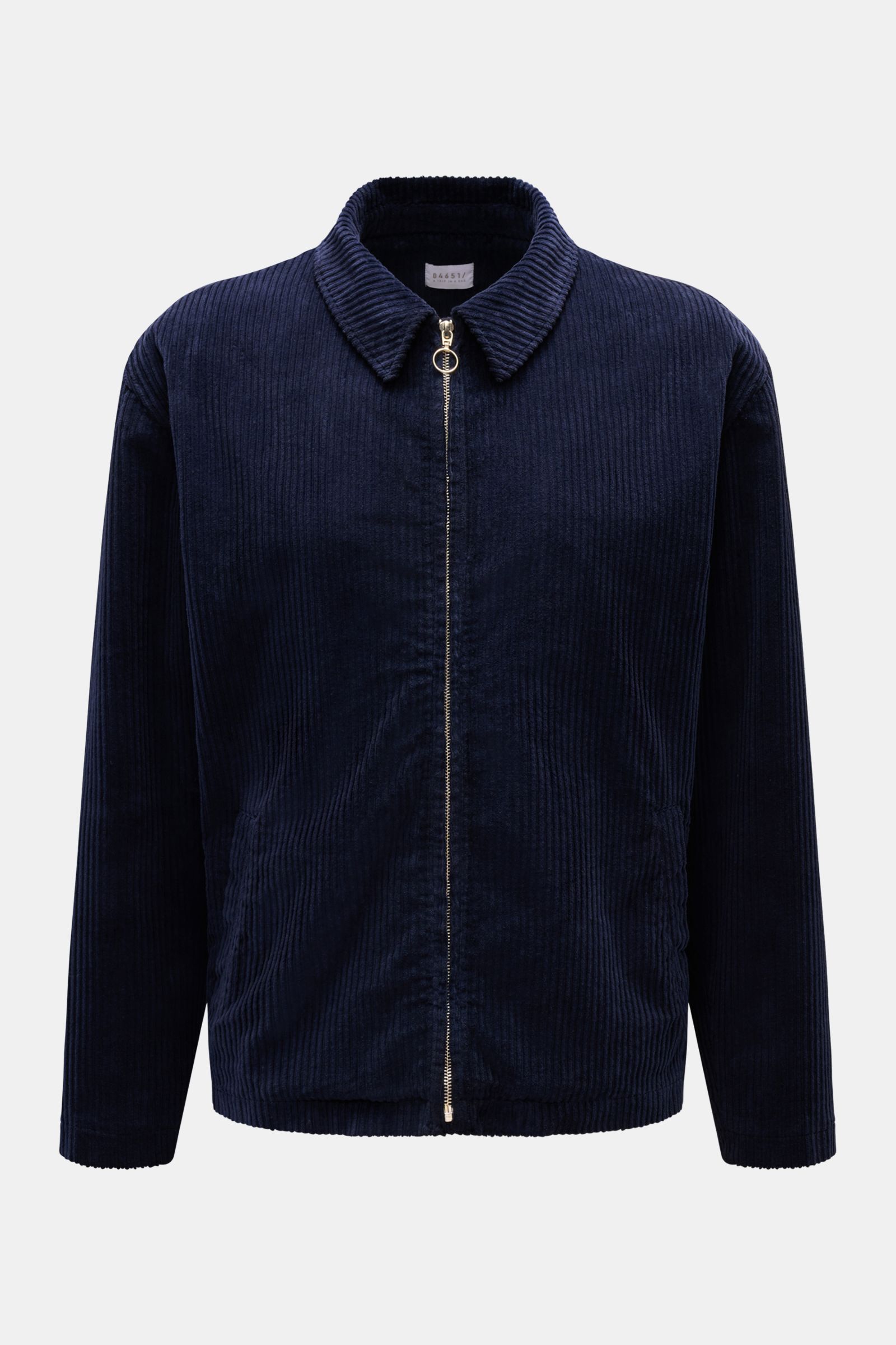 Frontansicht der navy 04651/ A trip in a bag Cordjacke aus elastischer Baumwolle mit Metall-Reißverschluss, Umlegekragen, paspelierten Fronttaschen und regular fit.