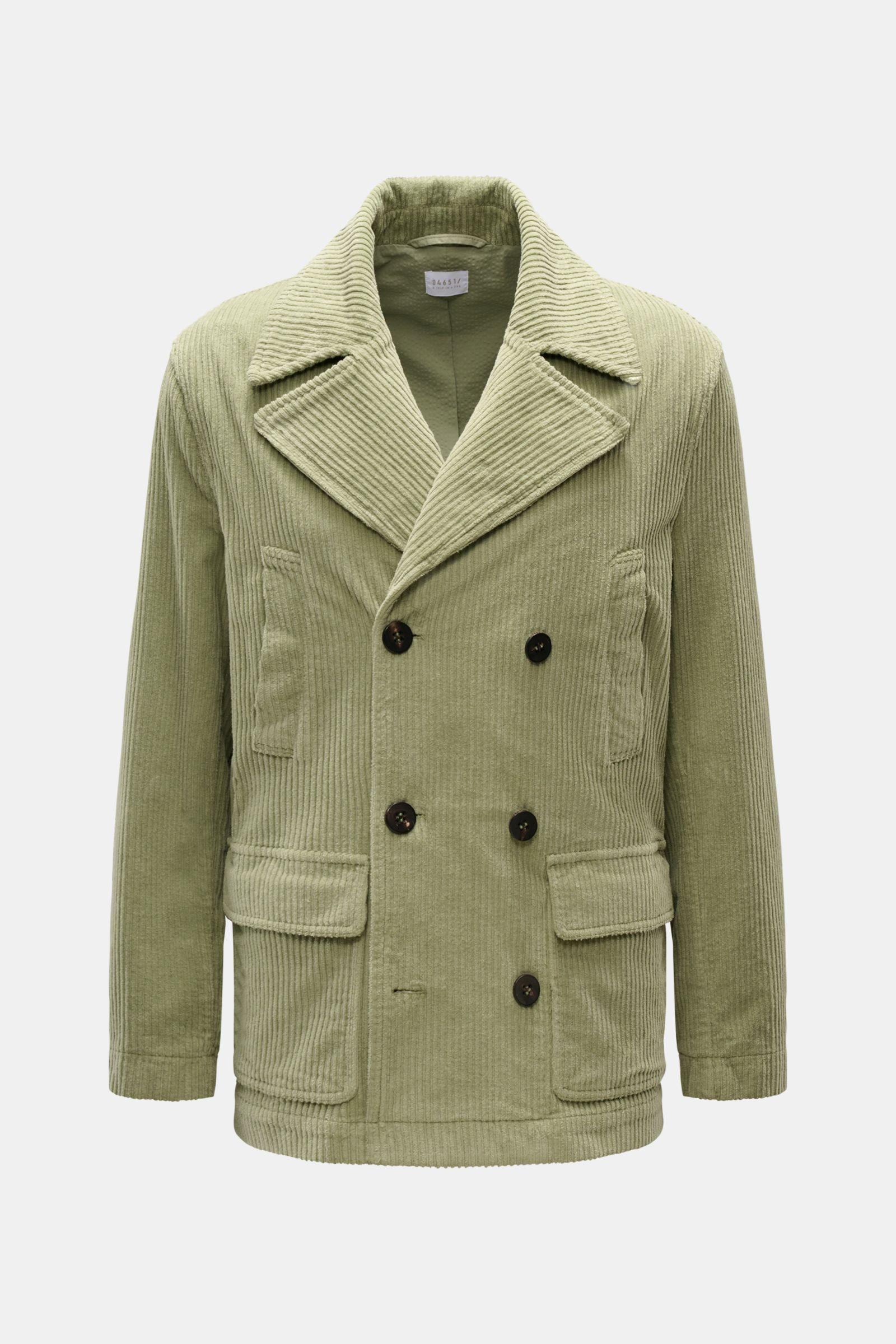 Frontansicht der 04651/ A trip in a bag Cord-Cabanjacke salbei aus voluminösem Breitcord mit Slim Fit, breitem Revers, zwei Innentaschen und Seersucker-Futter.