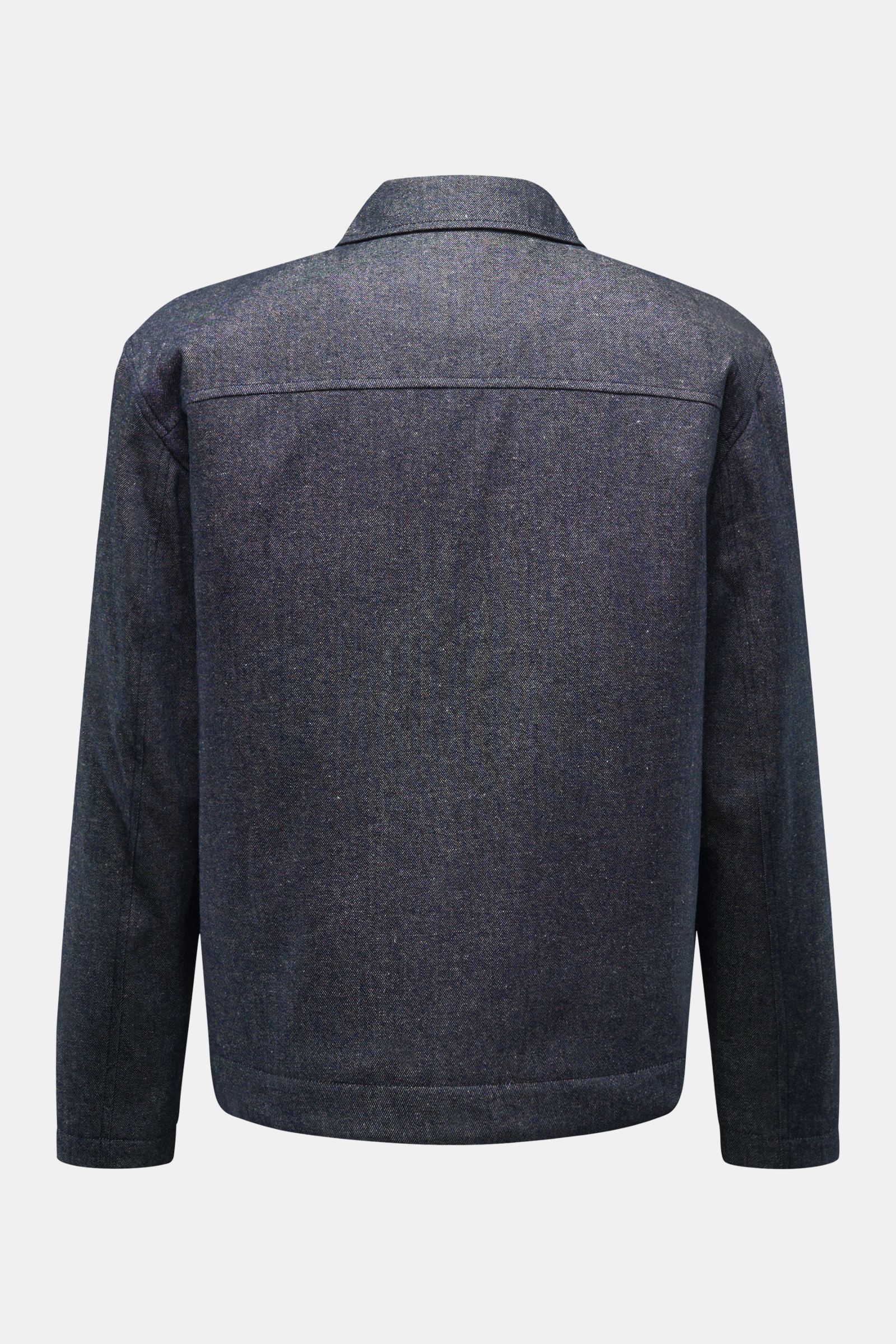 Alt tag (125 characters max):
Back view of 04651/ A trip in a bag Blouson navy meliert, denim-look wool blend jacket with soft texture and slim fit.

Description with provided content:
Cooler Blouson im Denim-Look: Diese moderne Jacke von 04651/ A TRIP
