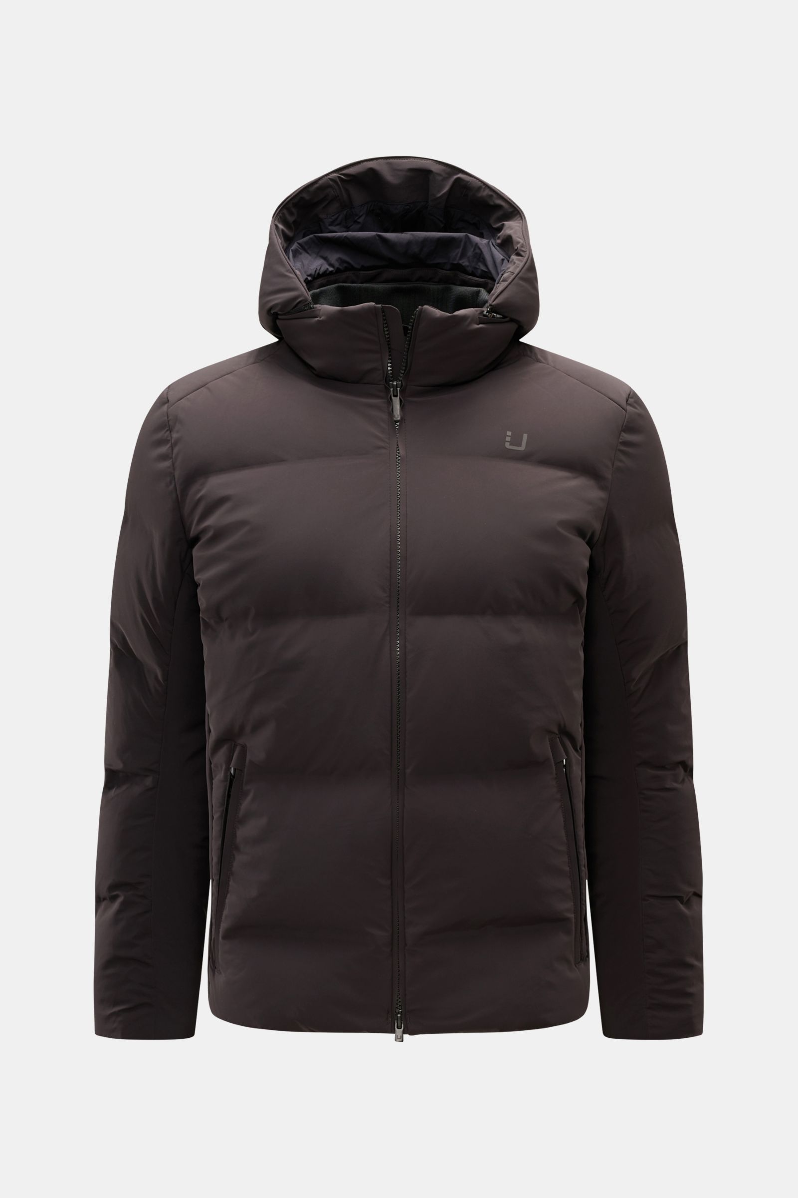 UBR Daunenjacke 'Bolt' dunkelbraun, frontale Sicht mit abnehmbarer Kapuze, wasserdicht, atmungsaktiv, Slim Fit, versiegelte Nähte, zwei Innentaschen.