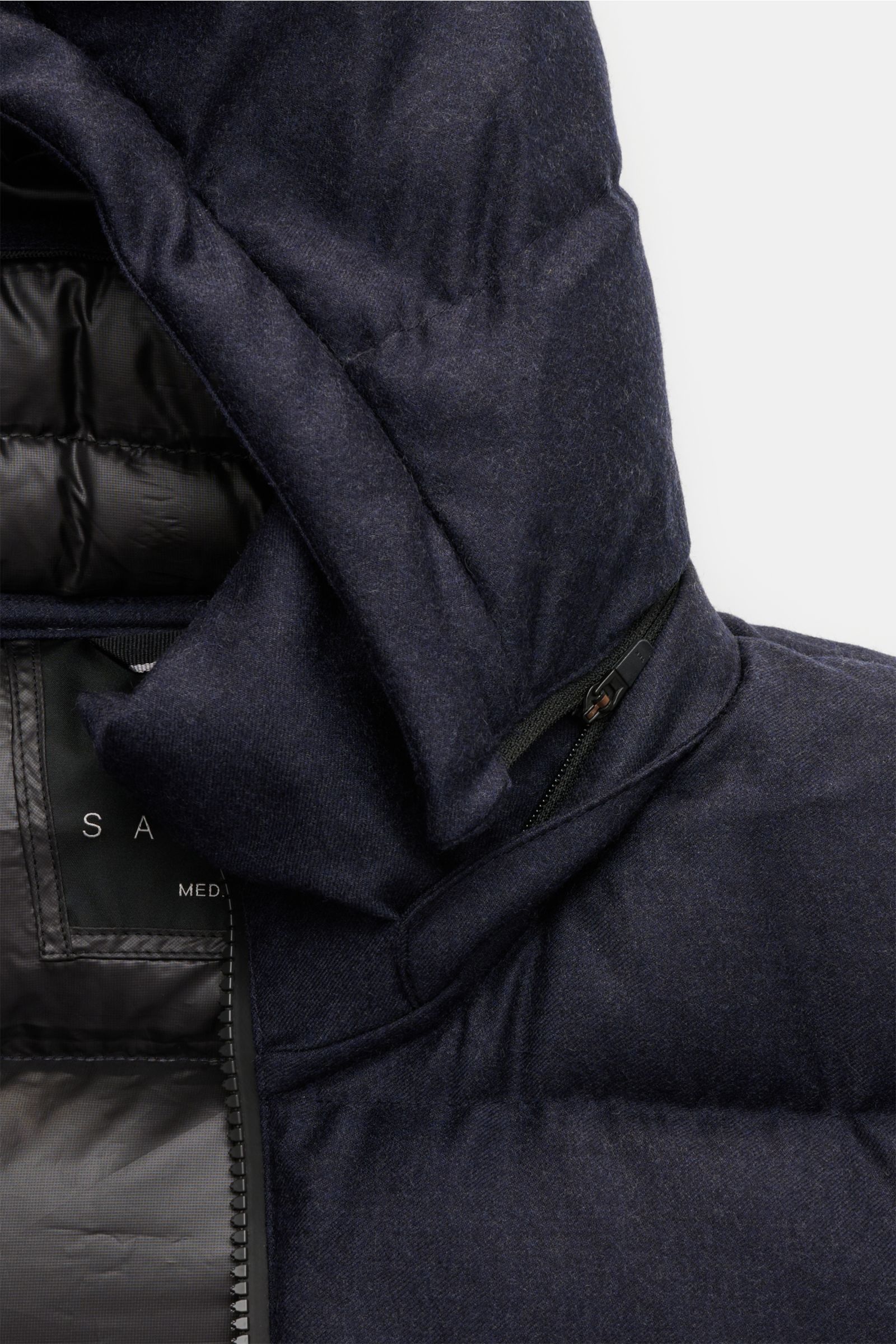 Close-up front view of UBR Daunenjacke 'Concord' navy meliert showcasing pure wool fabric, padded detachable hood, and two-way zipper.