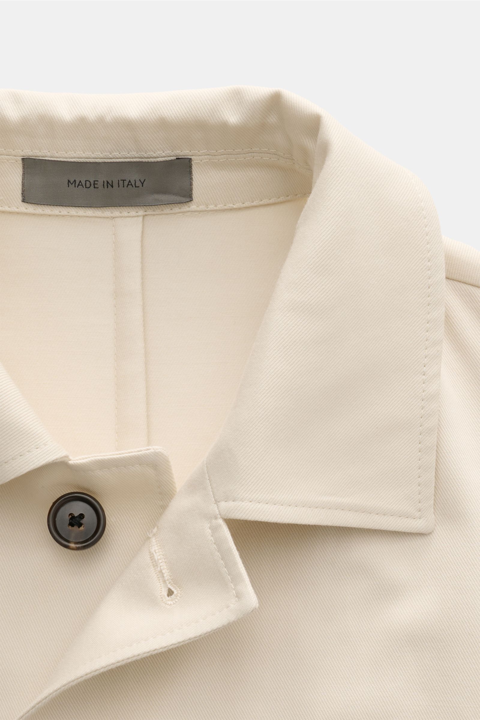 Corneliani Jacke creme aus elastischer Baumwolle, Slim Fit, Umlegekragen und Fünf-Knopf-Leiste, Detailaufnahme von oben, weicher Griff.