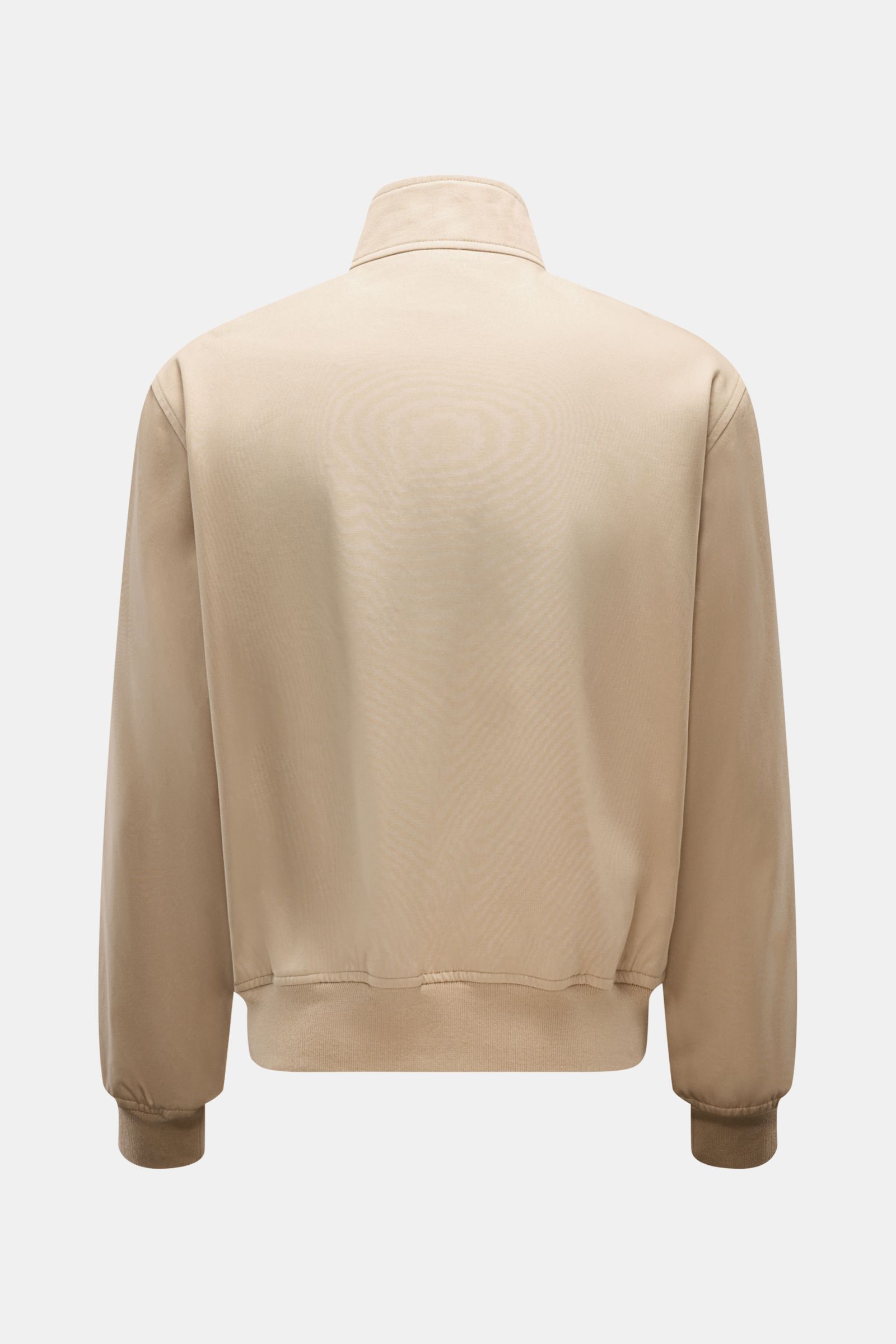 A.P.C. Blouson beige shown from the back, made of pure cotton gabardine with a buttoned standing collar, elastic hem and cuffs. Distinctive, urban and clean: This blouson by A.P.C. plays with clear shapes. High-quality cotton gabardine and tonal logo stit