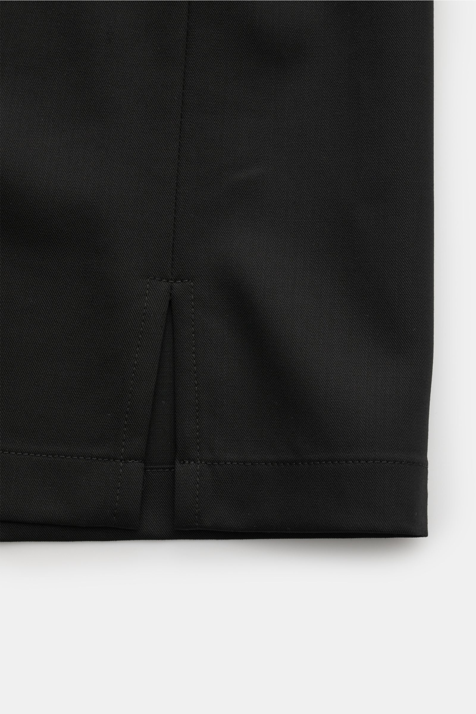 Close-up view of the short hem vents on the black Golden Goose Overshirt 'M's Tailored Shirt Paolo W Camp', made of pure virgin wool twill with a soft, smooth feel.