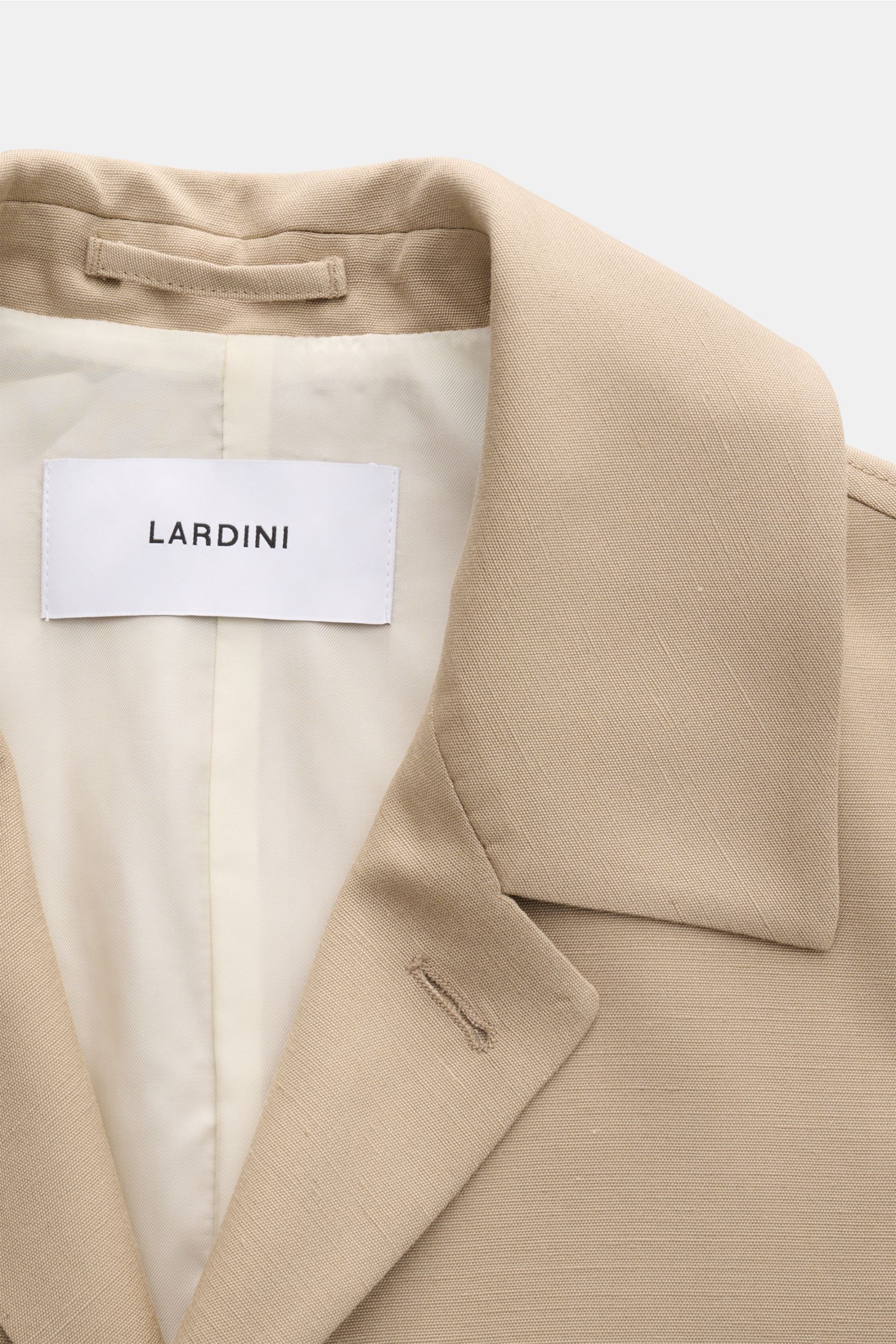 Lardini Jacke 'Panosh' beige, Nahaufnahme von Kragen und Innenfutter, Viskose mit Seide, glatter Griff, Slim Fit, variables Revers.