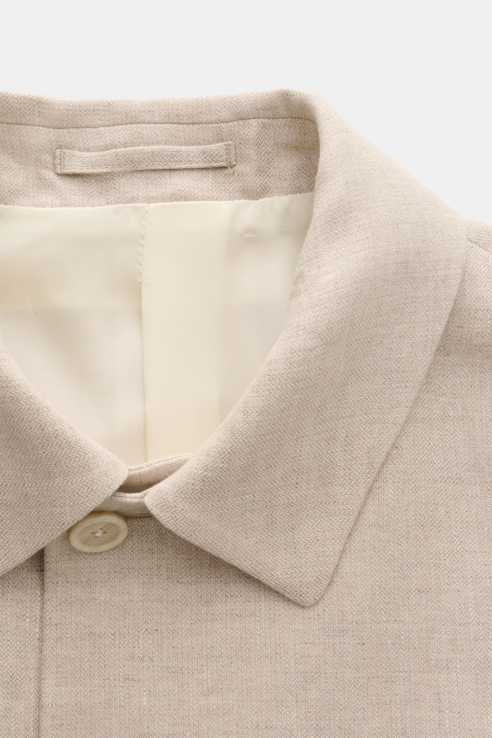 Lardini Leinenjacke 'Pastone' beige meliert, Detailansicht von oben, feines Fischgrat-Gewebe, Umlegekragen, weiches Futter, Knopfverschluss.