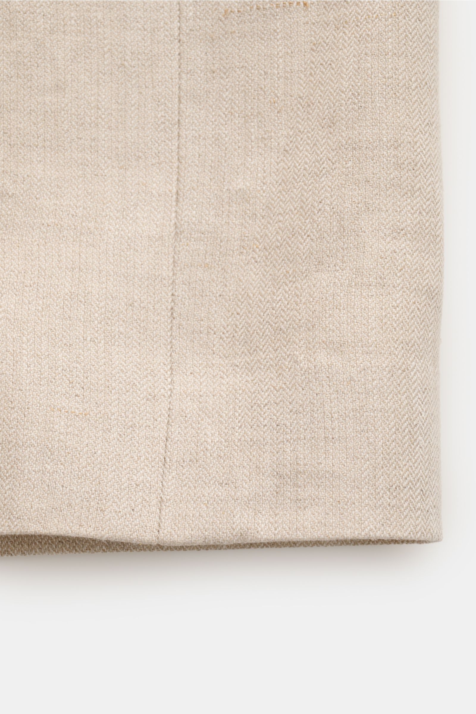 Beige melierte Lardini Leinenjacke 'Pastone' im Detail, feines Fischgrat-Gewebe und Naht in Nahaufnahme, Regular Fit, Umlegekragen.