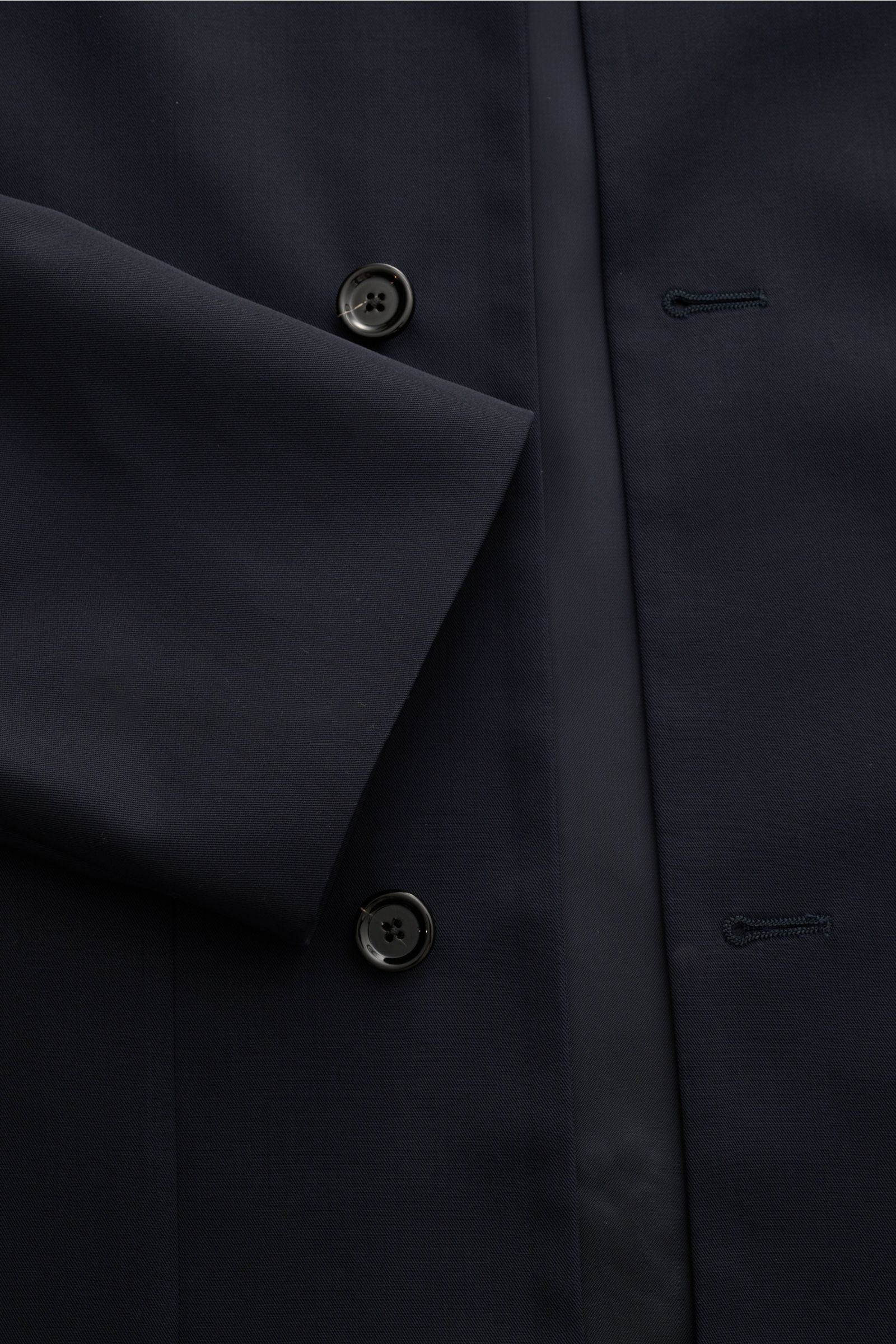 Close-up front view of the Lardini Jacke 'Pastone' navy luxury jacket in pure wool, showing slim fit, four-button placket, and smooth fabric.