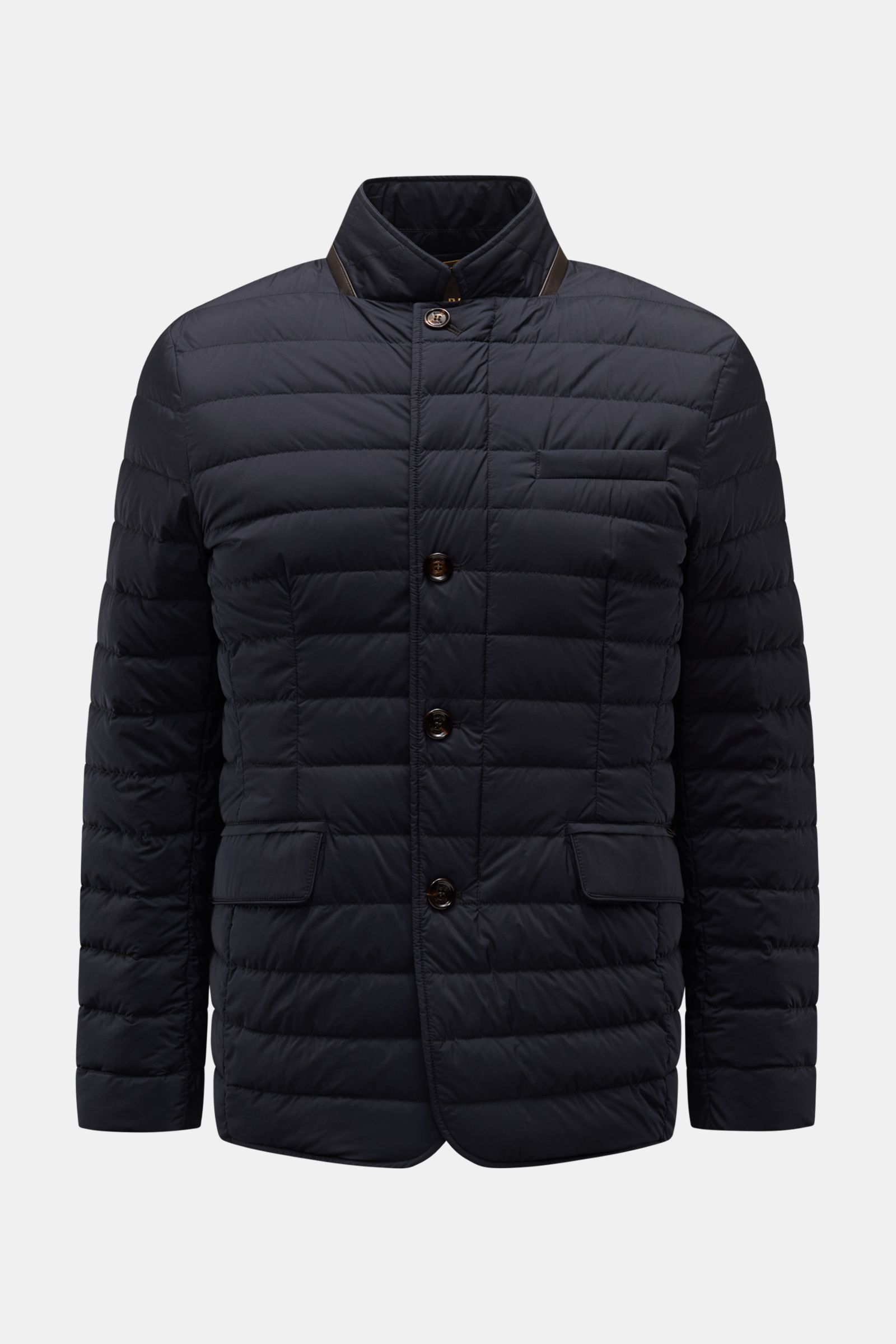 Alt tag (124 characters):  
Front view of Moorer Down jacket 'Zavyer' navy, quilted slim fit with leather collar detail and button storm flap.

Description:  
The elegant quilted jacket 'Zavyer' by MOORER will see you through the coldest months in styl