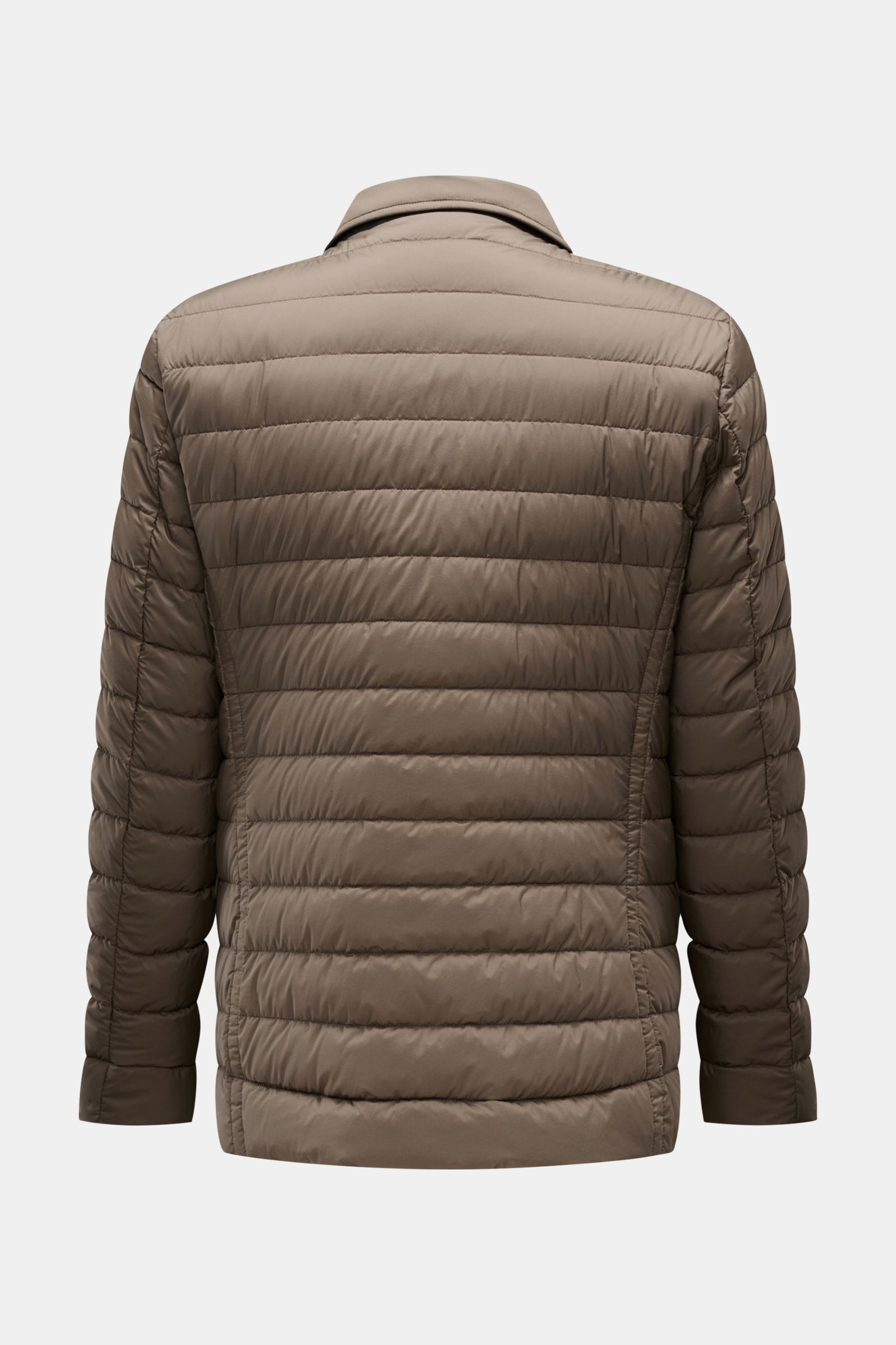 Alt tag (125 characters max):  
Back view of Moorer Daunenjacke 'Zavyer' graugrün slim fit quilted down jacket with microfiber and leather collar detail.

Description:  
Stilvoll durch die kühle Jahreszeit wird Sie die edle Steppjacke 'Zavyer' von MOOR