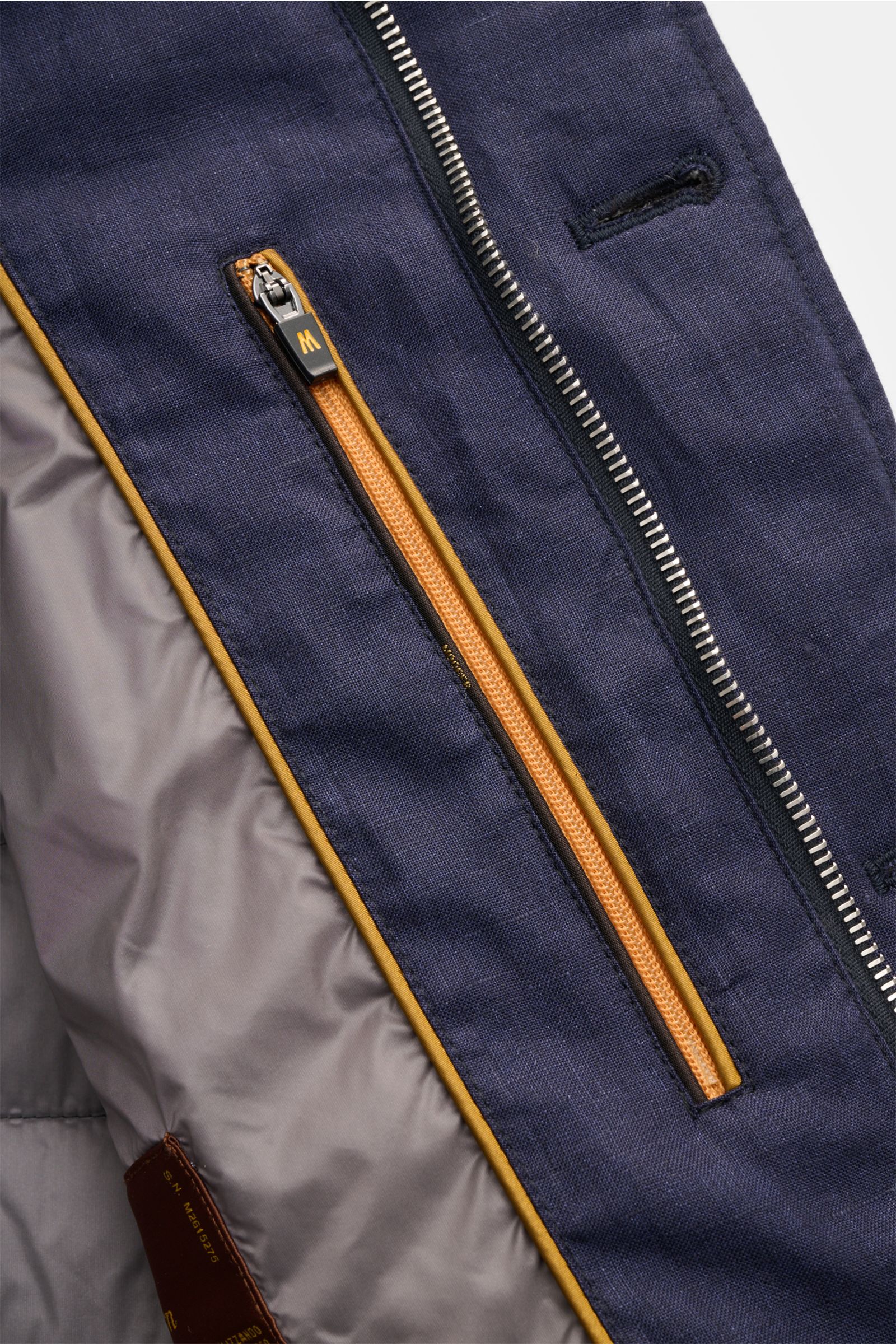 Close-up front inner view of the Moorer Down jacket 'Zavyer' navy mottled showing pure linen fabric, smooth lining, two-way zip, and leather collar detail. The elegant quilted jacket 'Zavyer' by MOORER will see you through the transitional season in style