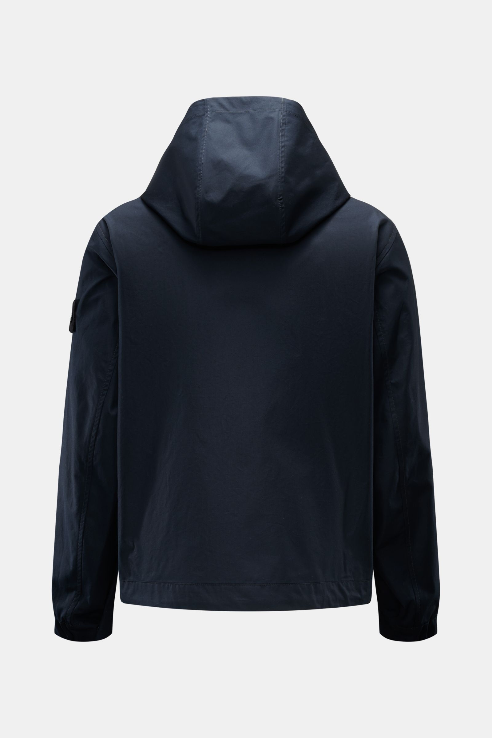 Rear view of Stone Island Jacke 'All-Weather S.I. Ghost Piece' navy, slim fit cotton canvas jacket with hood, wind- and water-resistant.

This Stone Island Jacke 'All-Weather S.I. Ghost Piece' navy is photographed from the back, showcasing its hood and cl